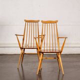 Set of 2 Windsor chairs with armrests.
