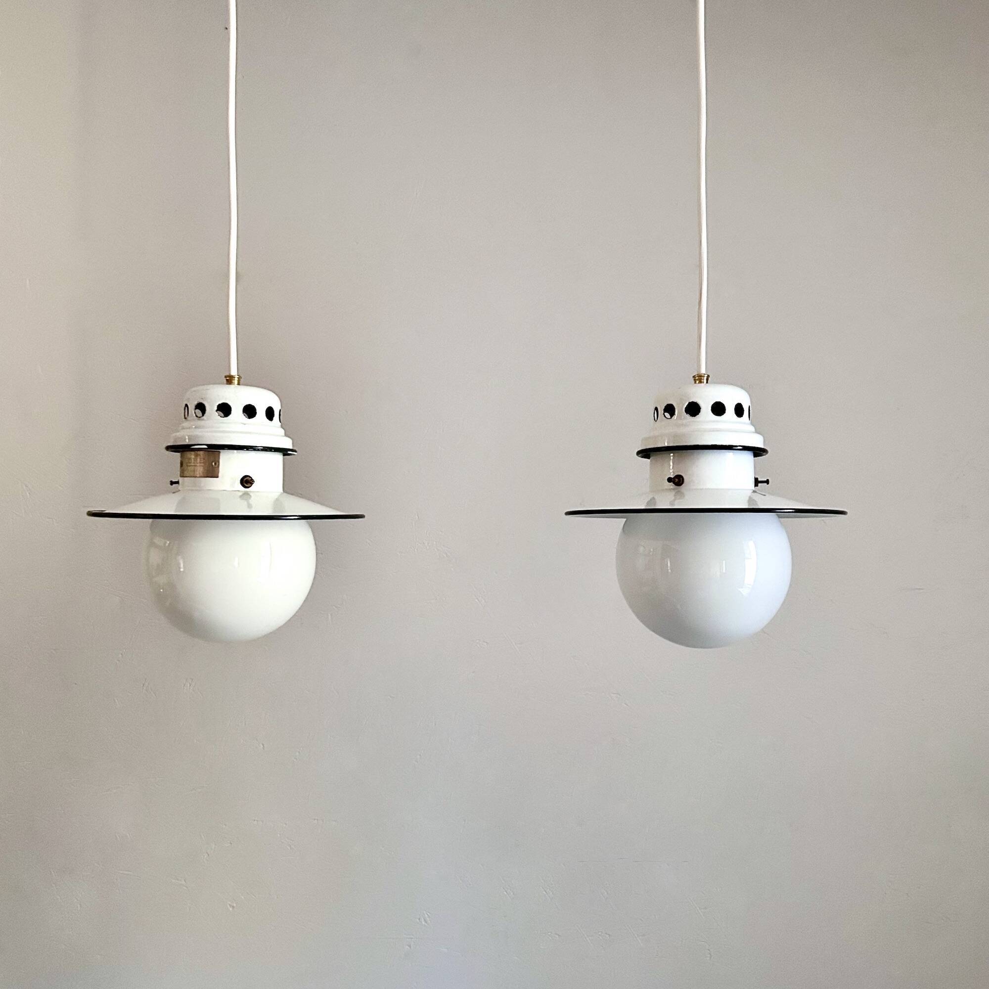 Pair of pendants -BRE-