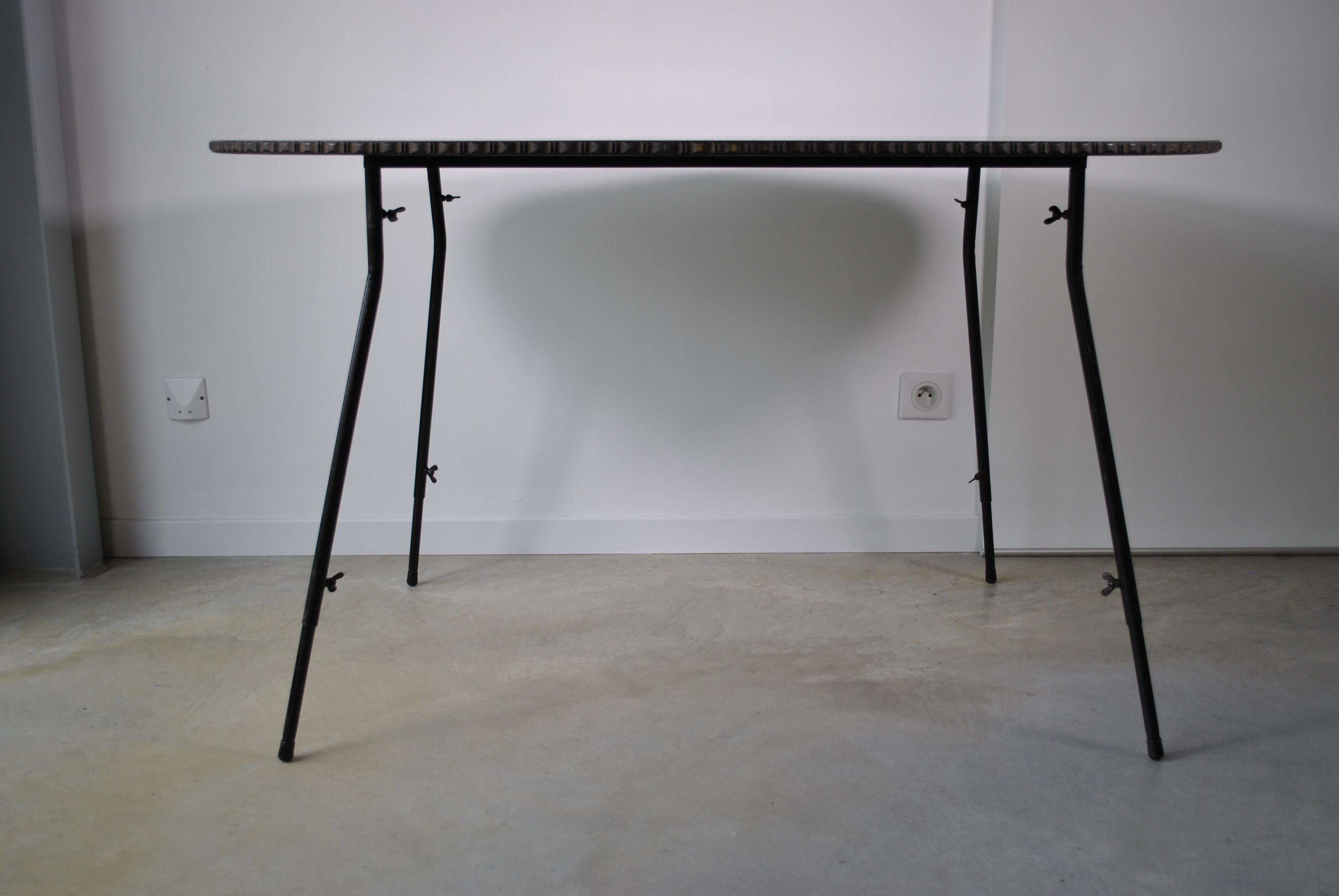 Vintage table adjustable in height 1970