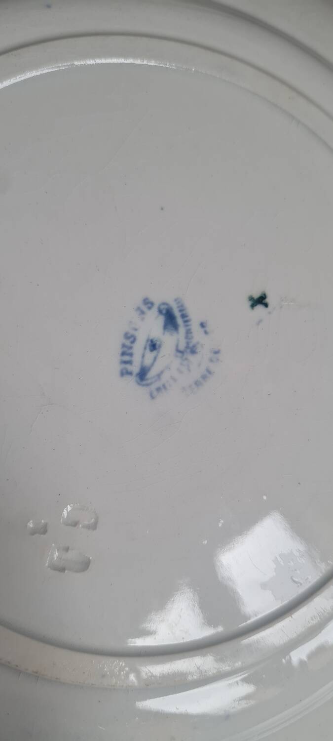 Service of 7 hollow plates in iron clay