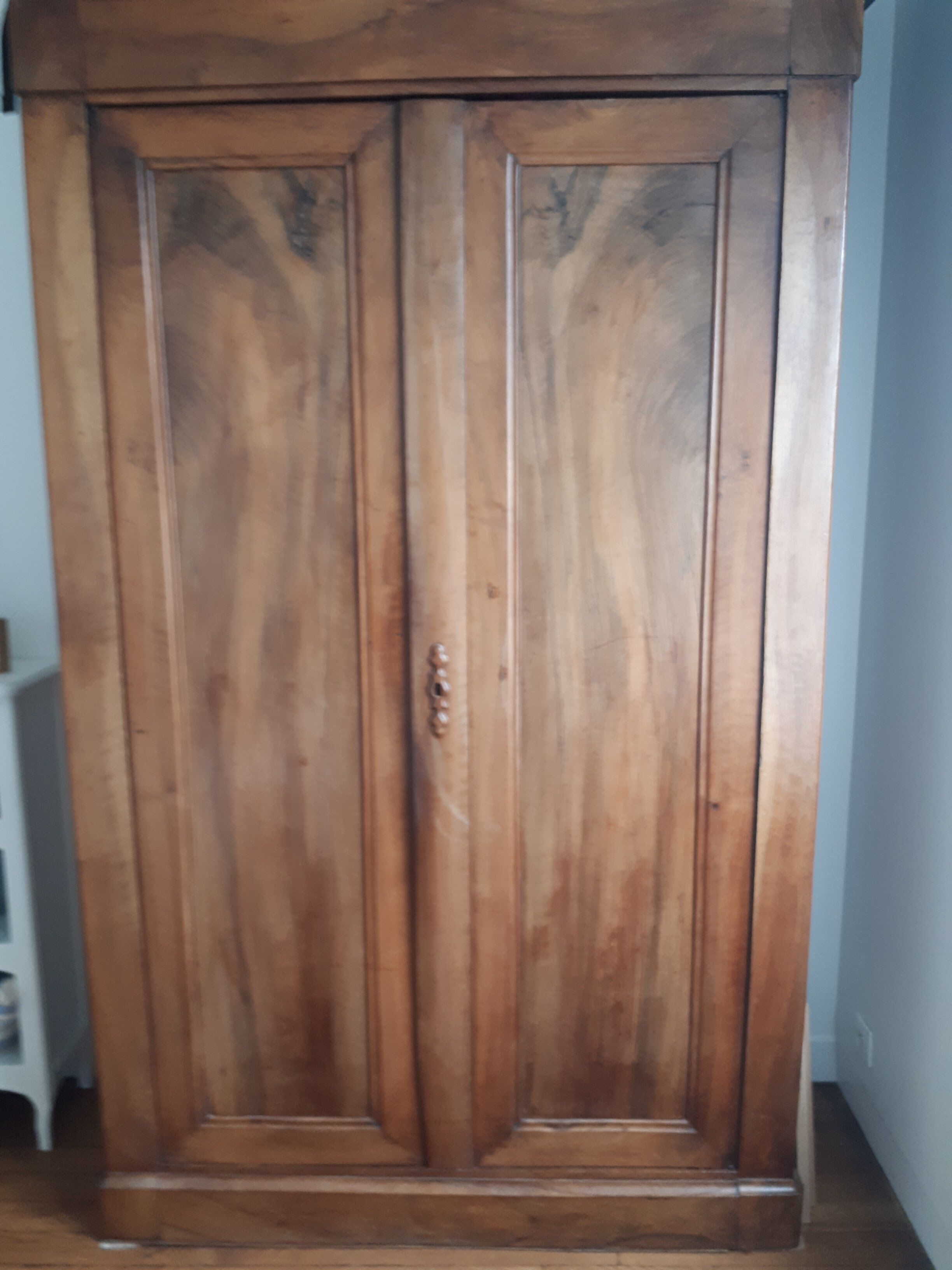 Armoire ancienne en noyer Selency