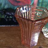 Vase en verre rose
