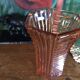 Vase en verre rose