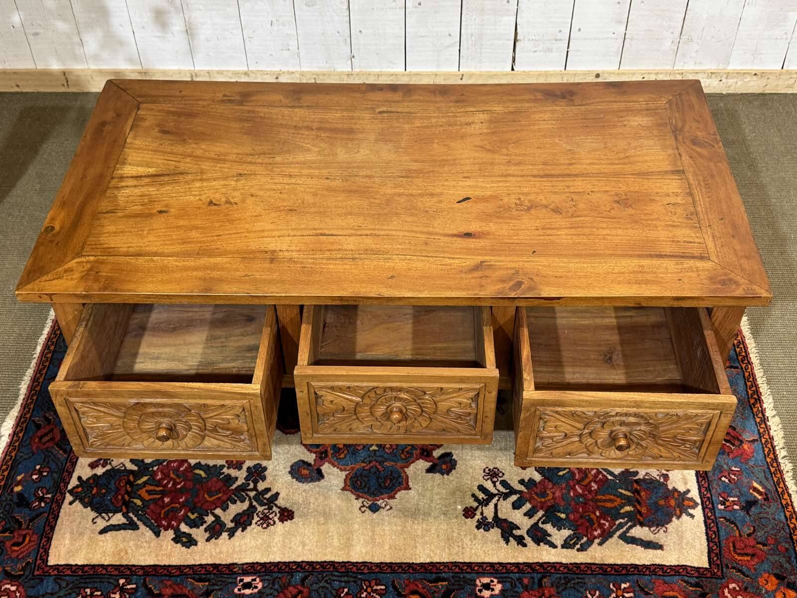 Teak coffee table, Indian craftsmanship from the 1970s.