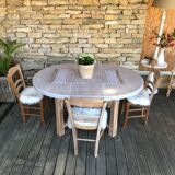 ROUND TABLE