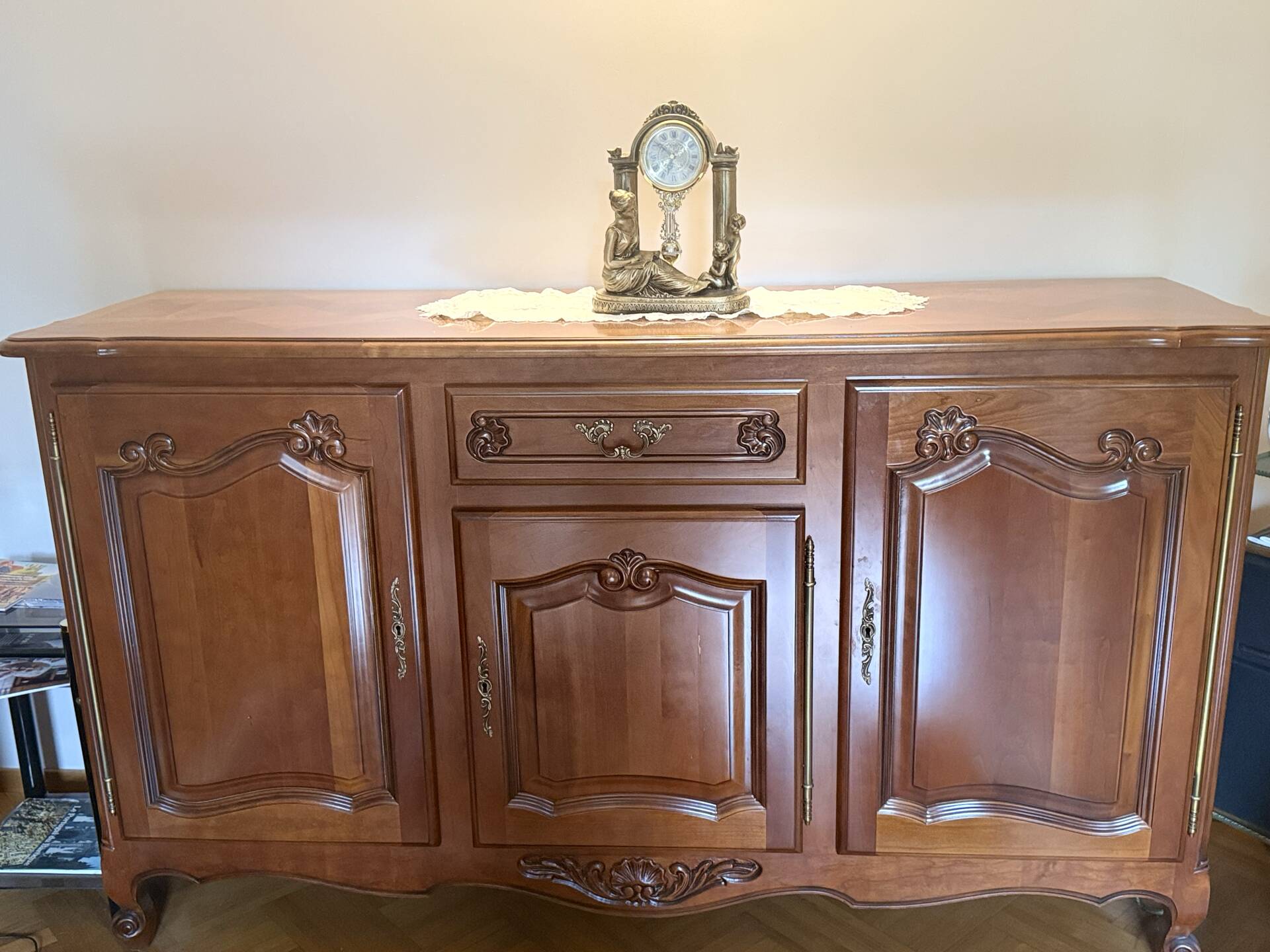 buffet or sideboard in Louis XV style / rustic chic