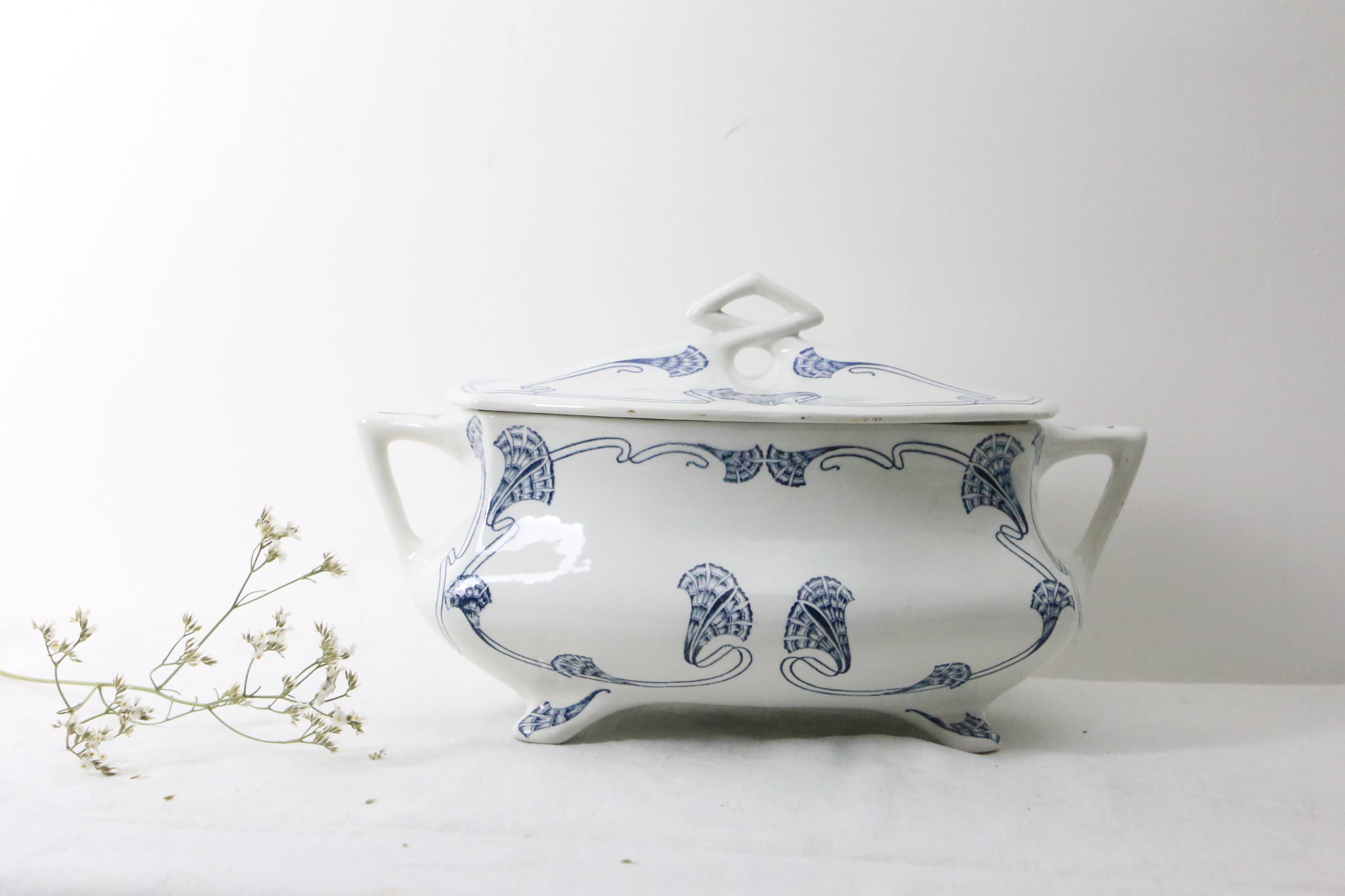 Art Nouveau soup tureen in Onnaing earthenware