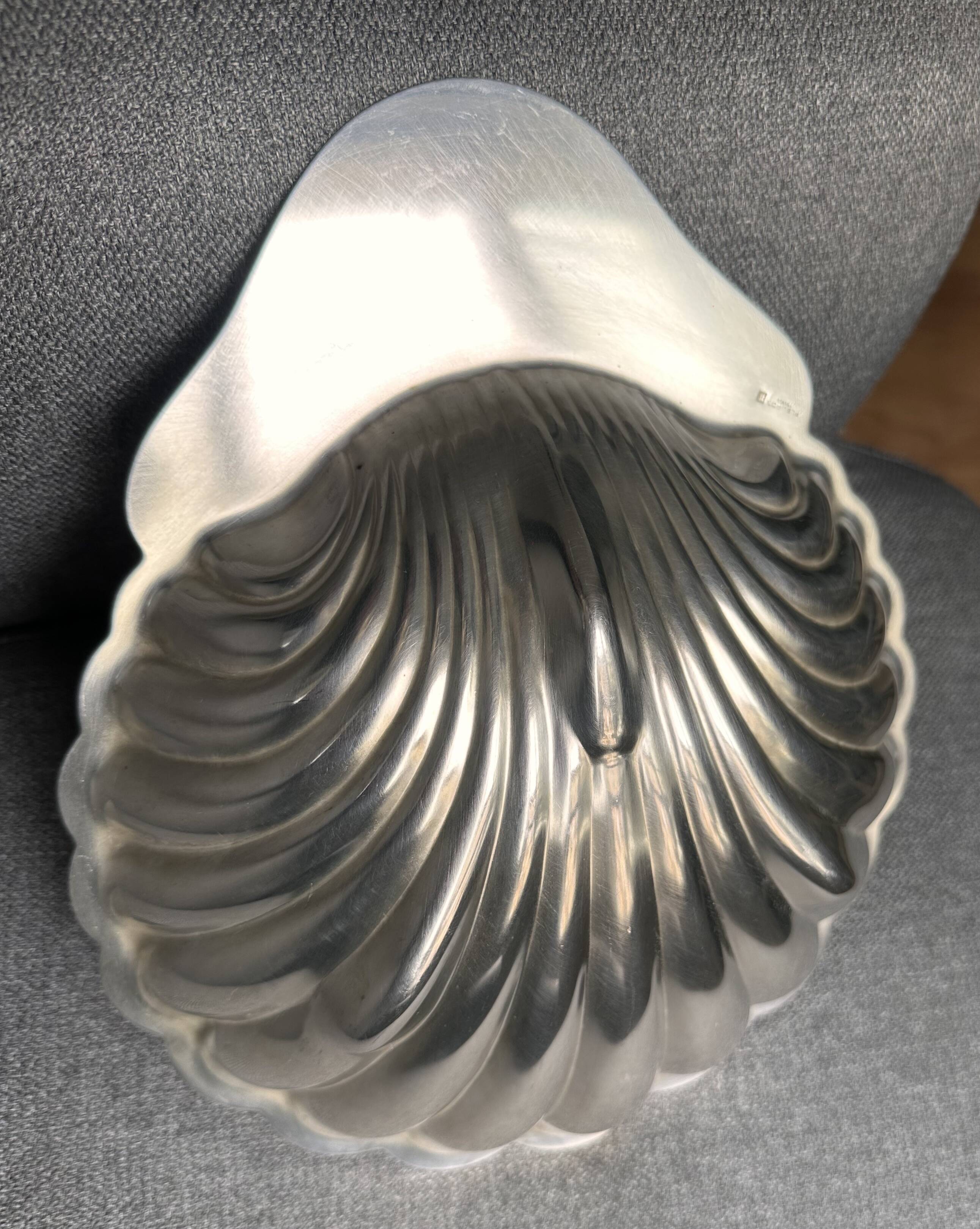 Large shell dish in silver metal Christofle Fleuron