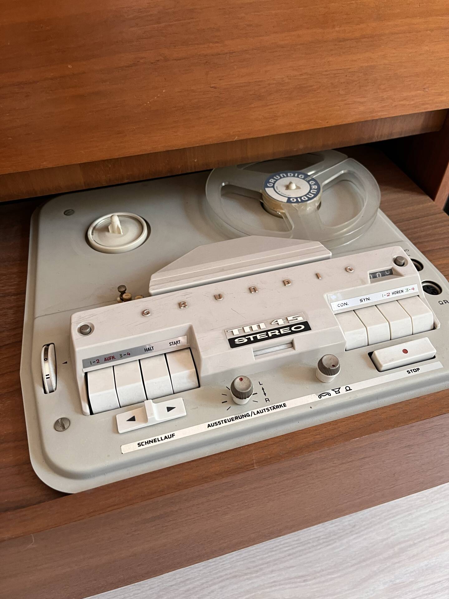 Meuble radio grundig HI FI STUDIO 50