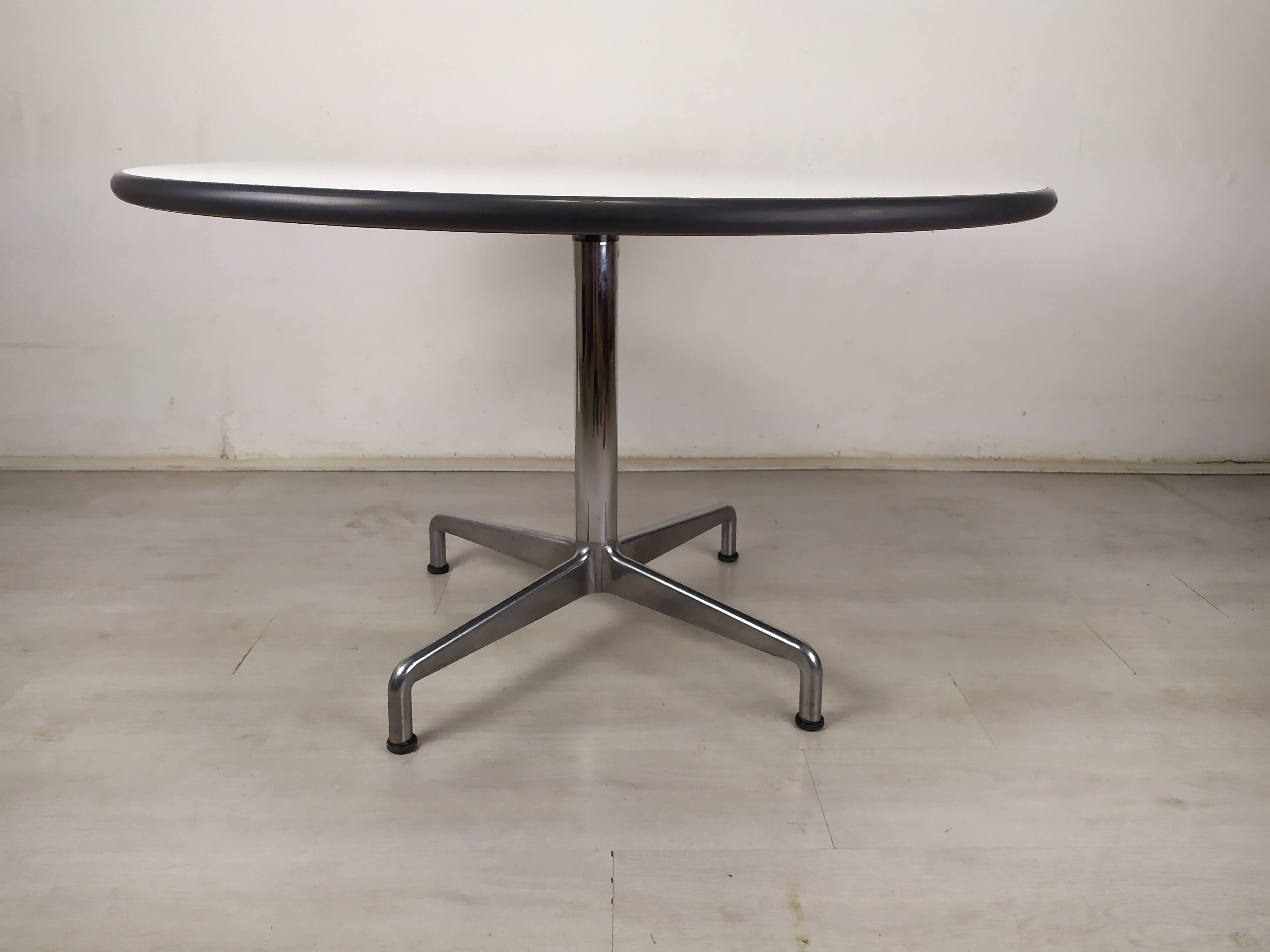 Round table Giancarlo Piretti