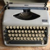 Old writing machine triumph tippa bakelite grey + vintage trunk