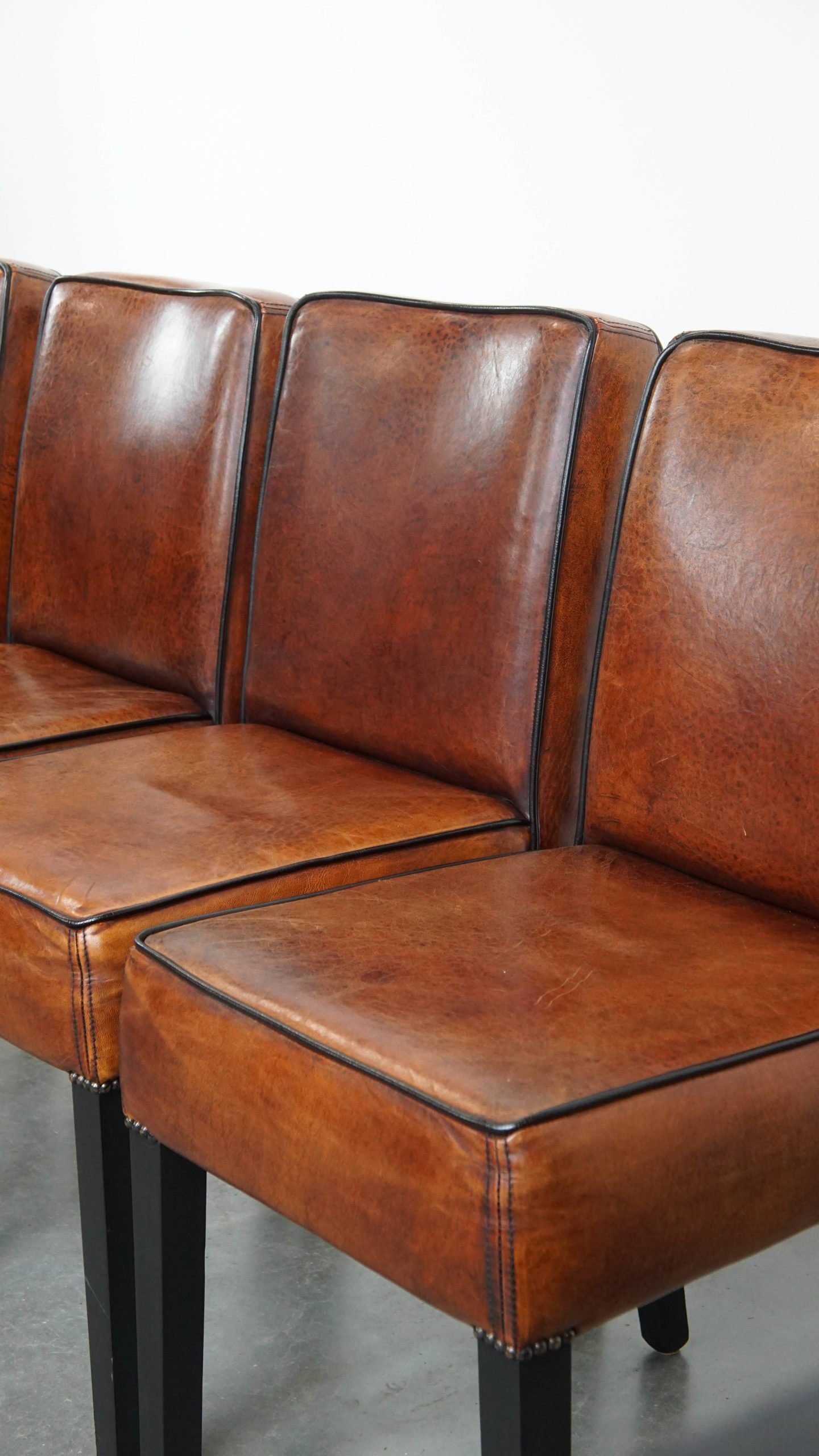 Luxury set of 4 comfortable dining chairs made of sheepskin leather