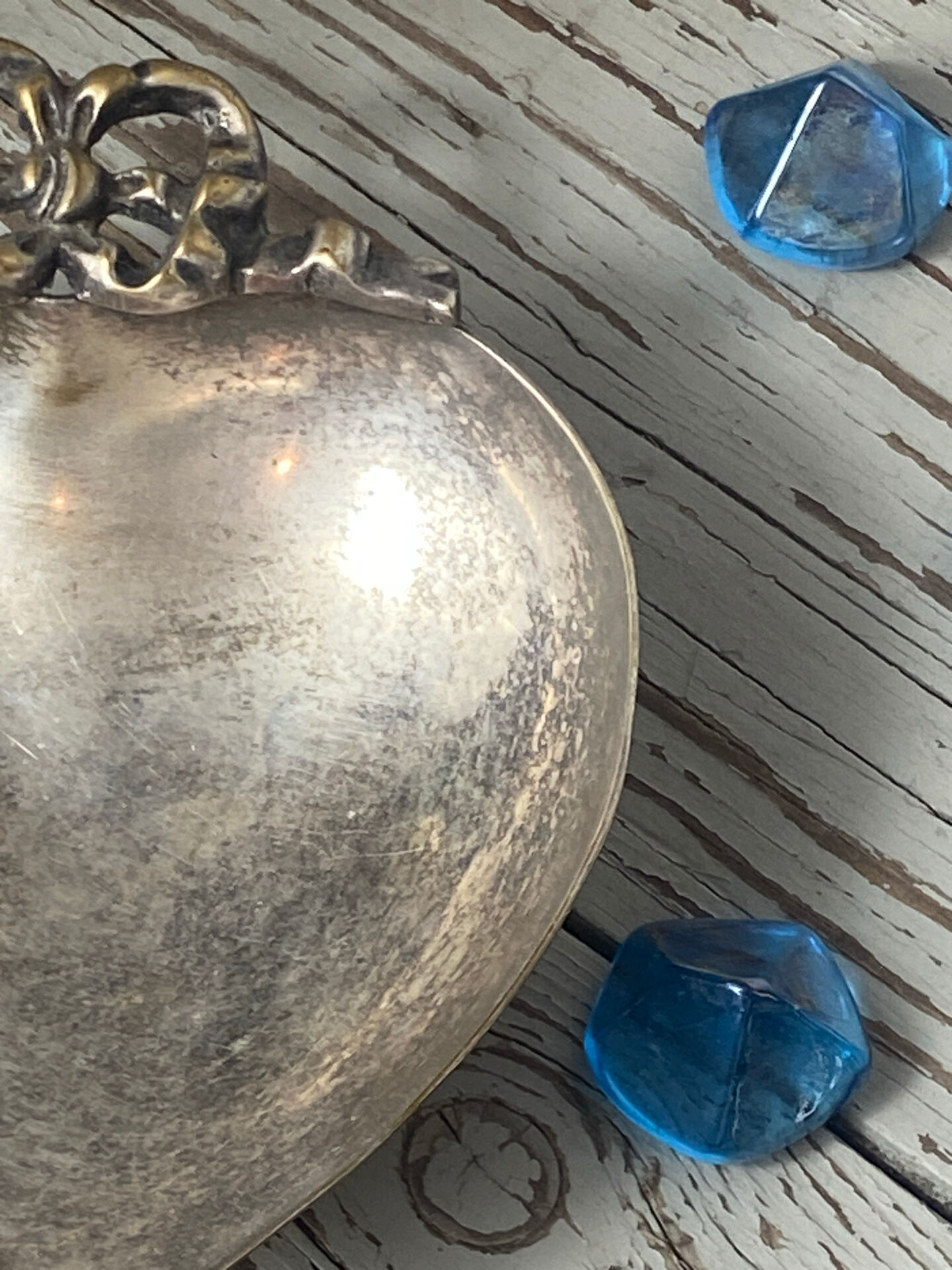 Heart and bow metal silver-plated catchall tray