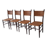 Quatre chaises de salle à manger en teck avec cannage patiné après Gio Ponti, Italie années 1960.