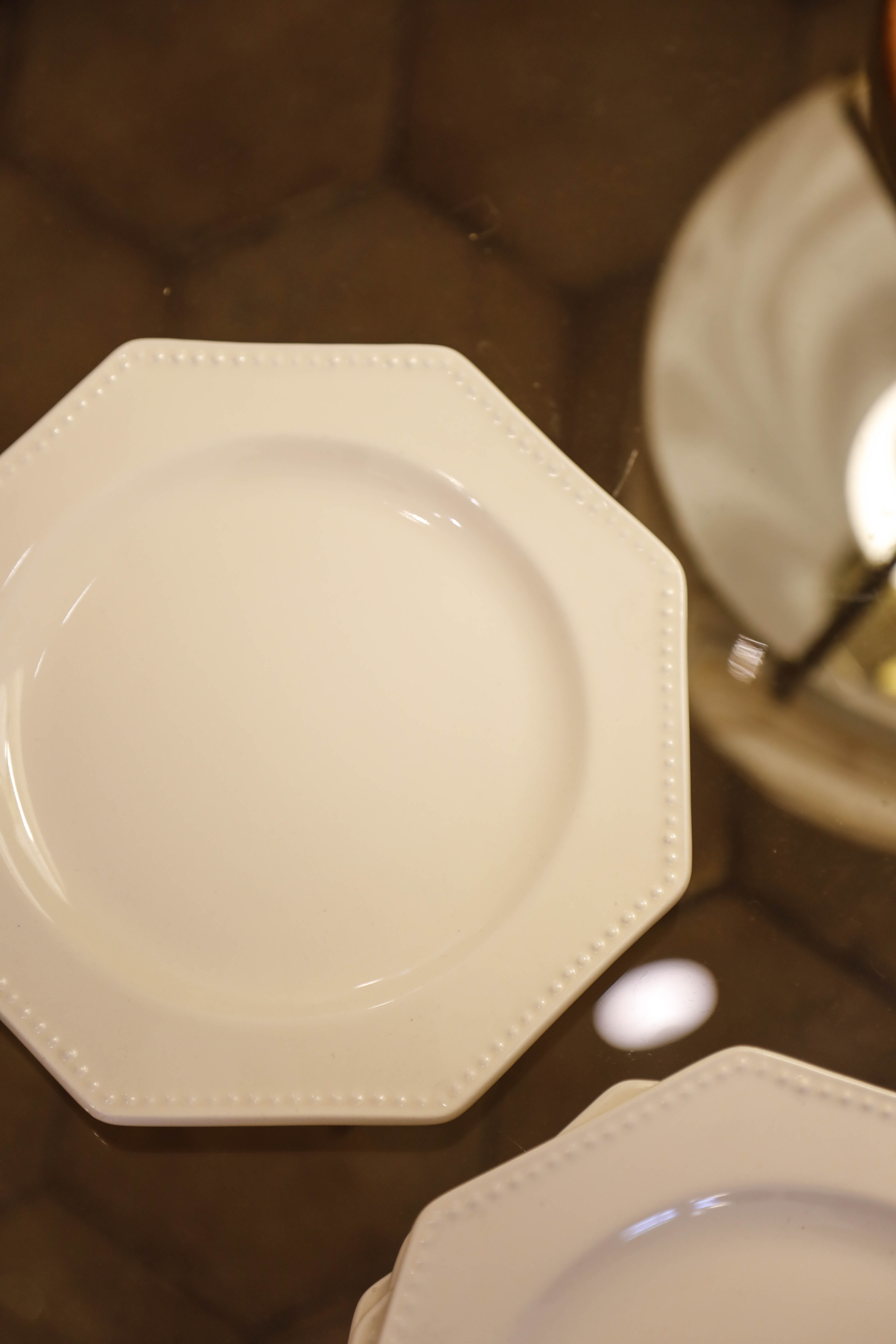 Lot 5 plates dessert enamelled octagonal