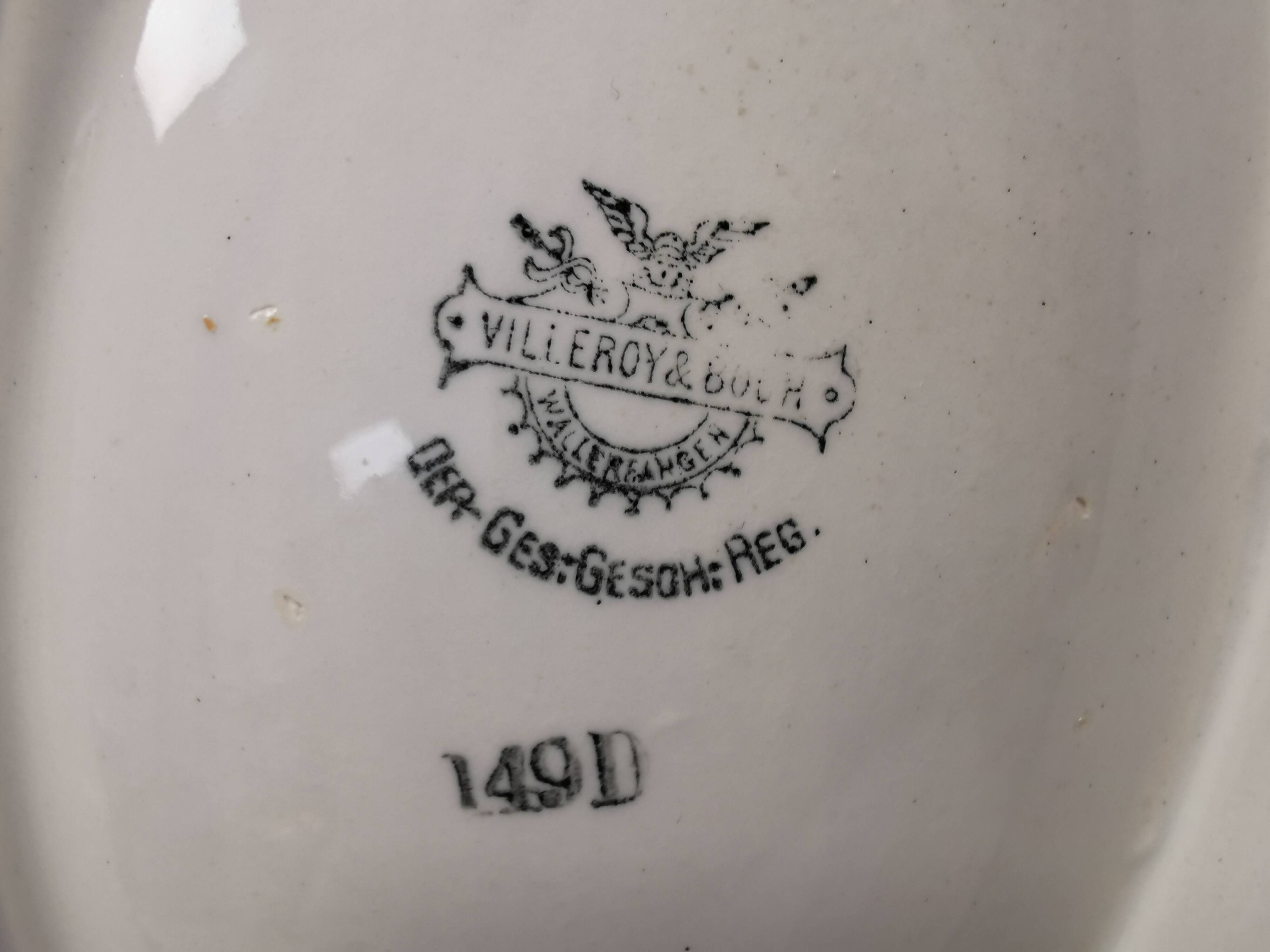 A very old Villeroy & Boch soup tureen. From about 1910-1920.