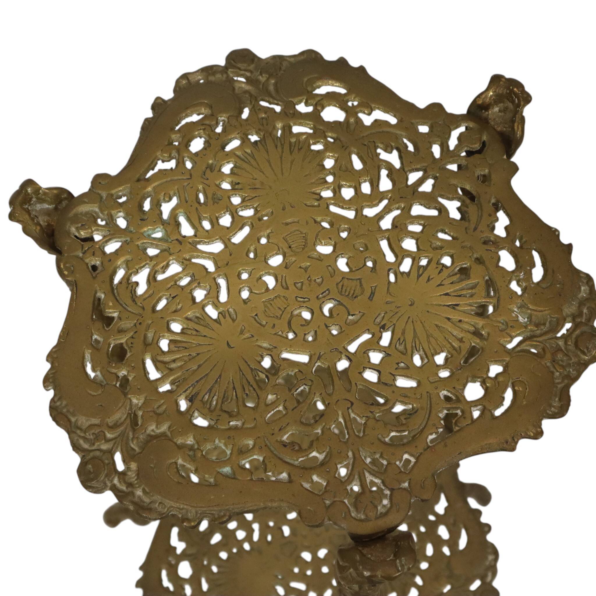Table d'appoint en laiton de style Art Nouveau