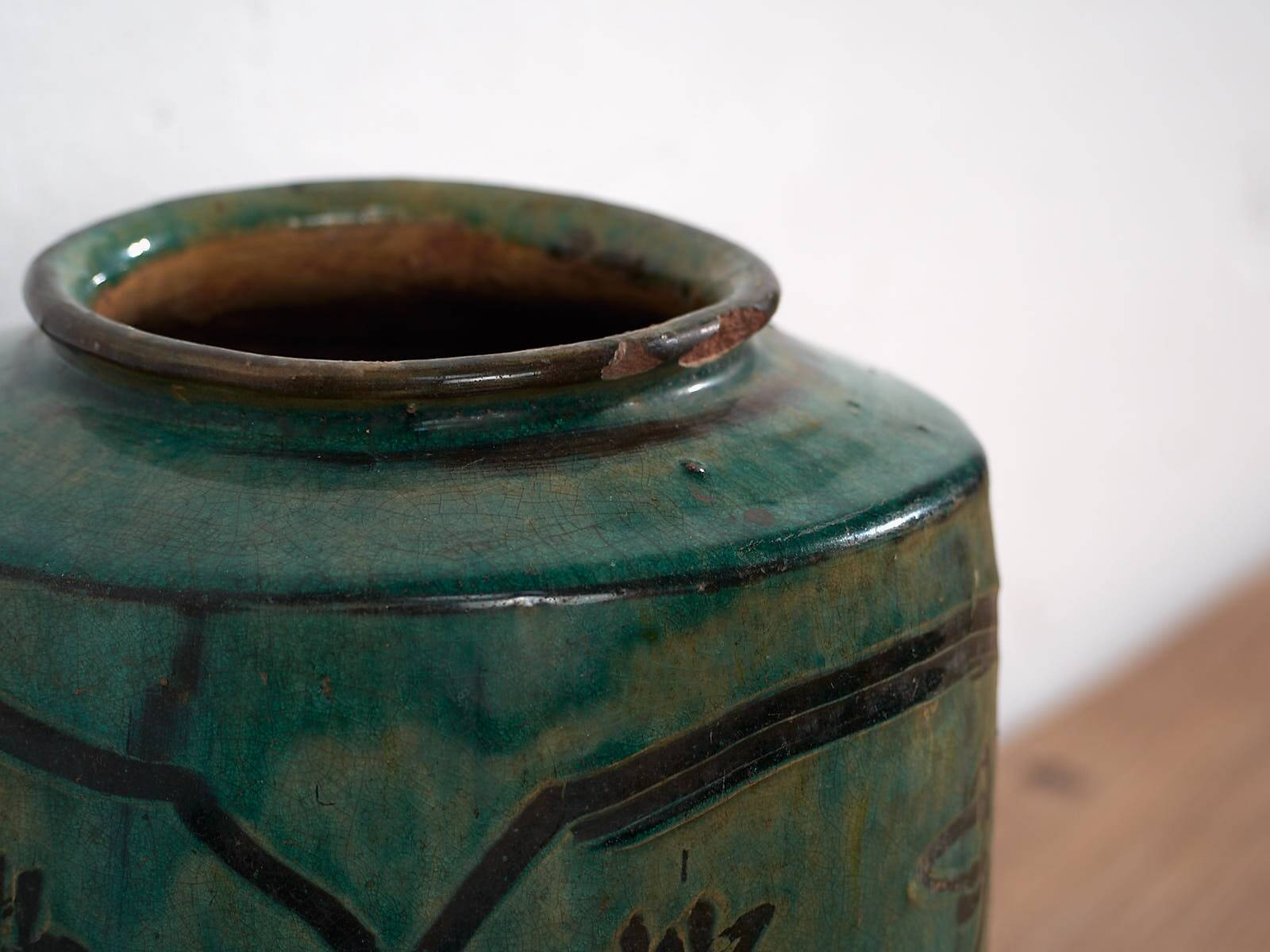 Ancient Asian vase with floral details (c.1820) #14