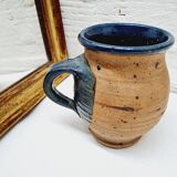Vase with two-tone sandstone handle