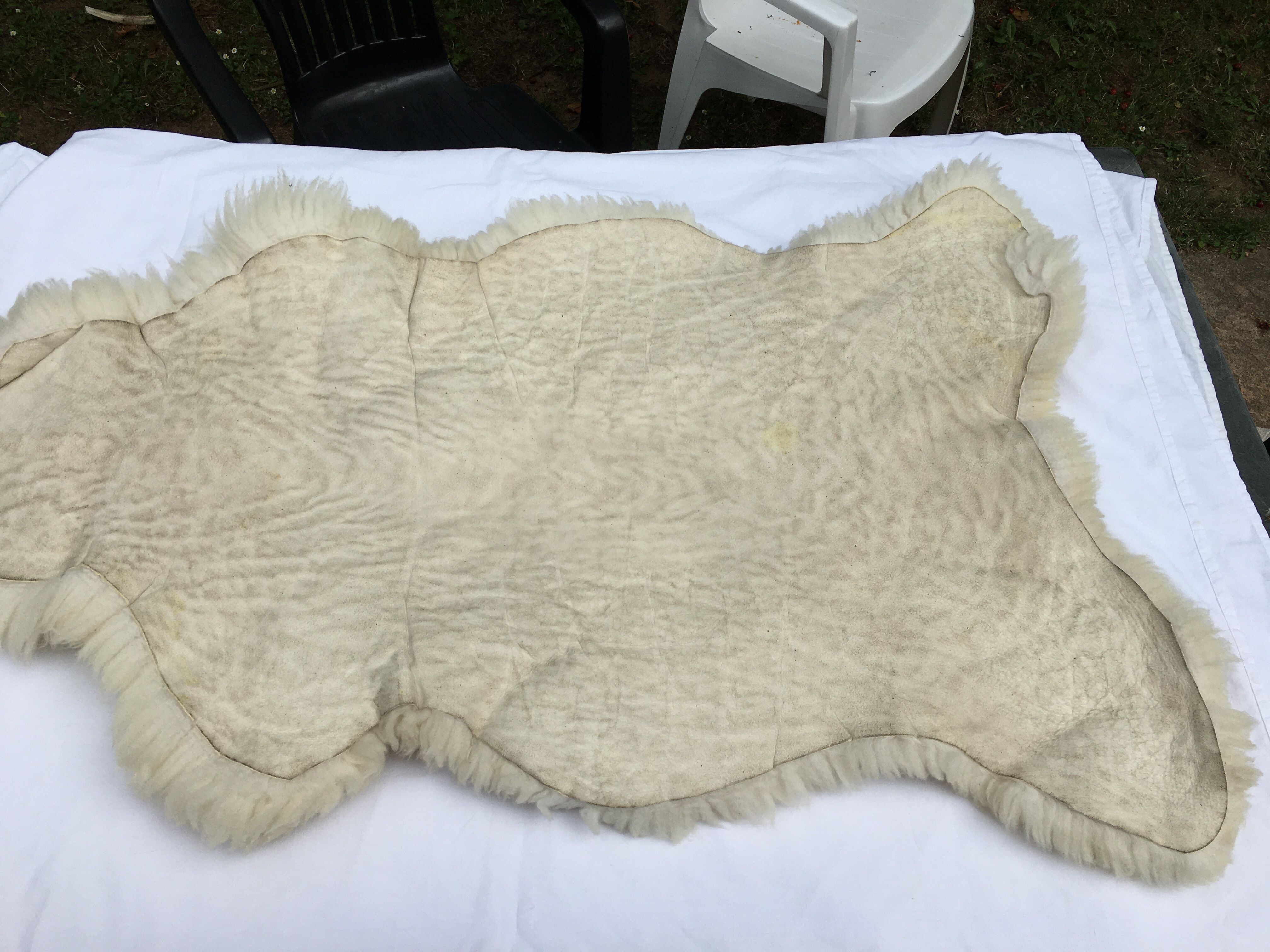 Thick and natural tanned sheepskin 100 cm x 60 cm