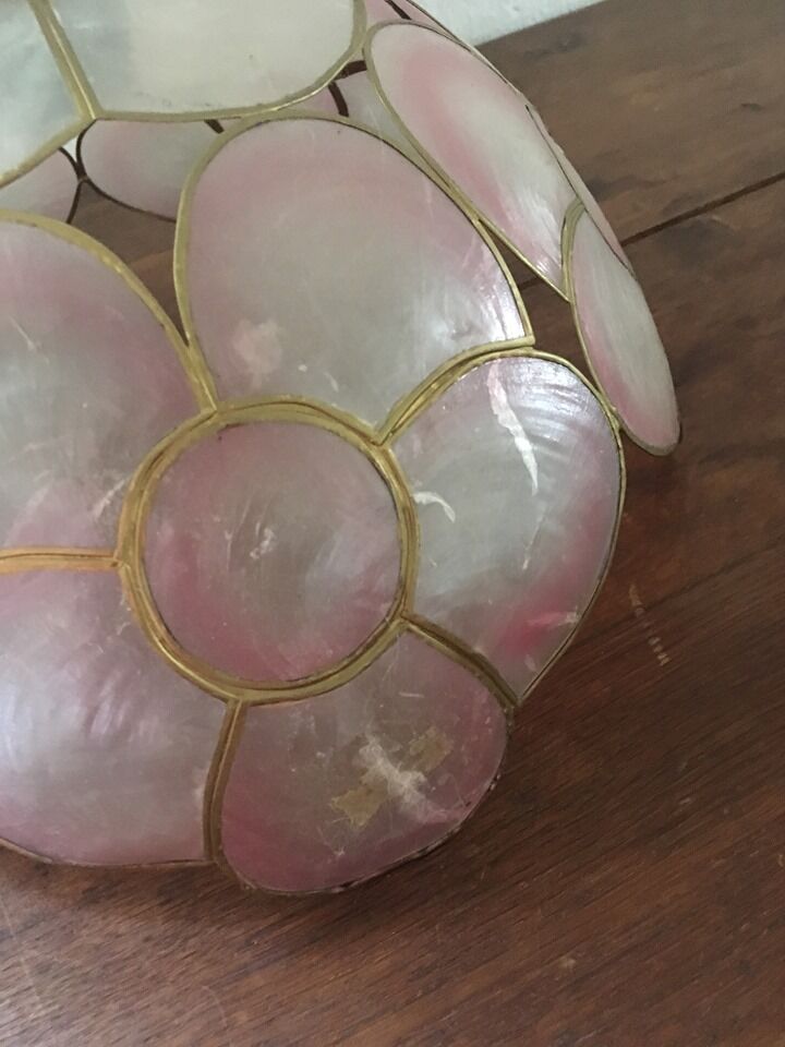 Suspension in pink mother-of-pearl and brass