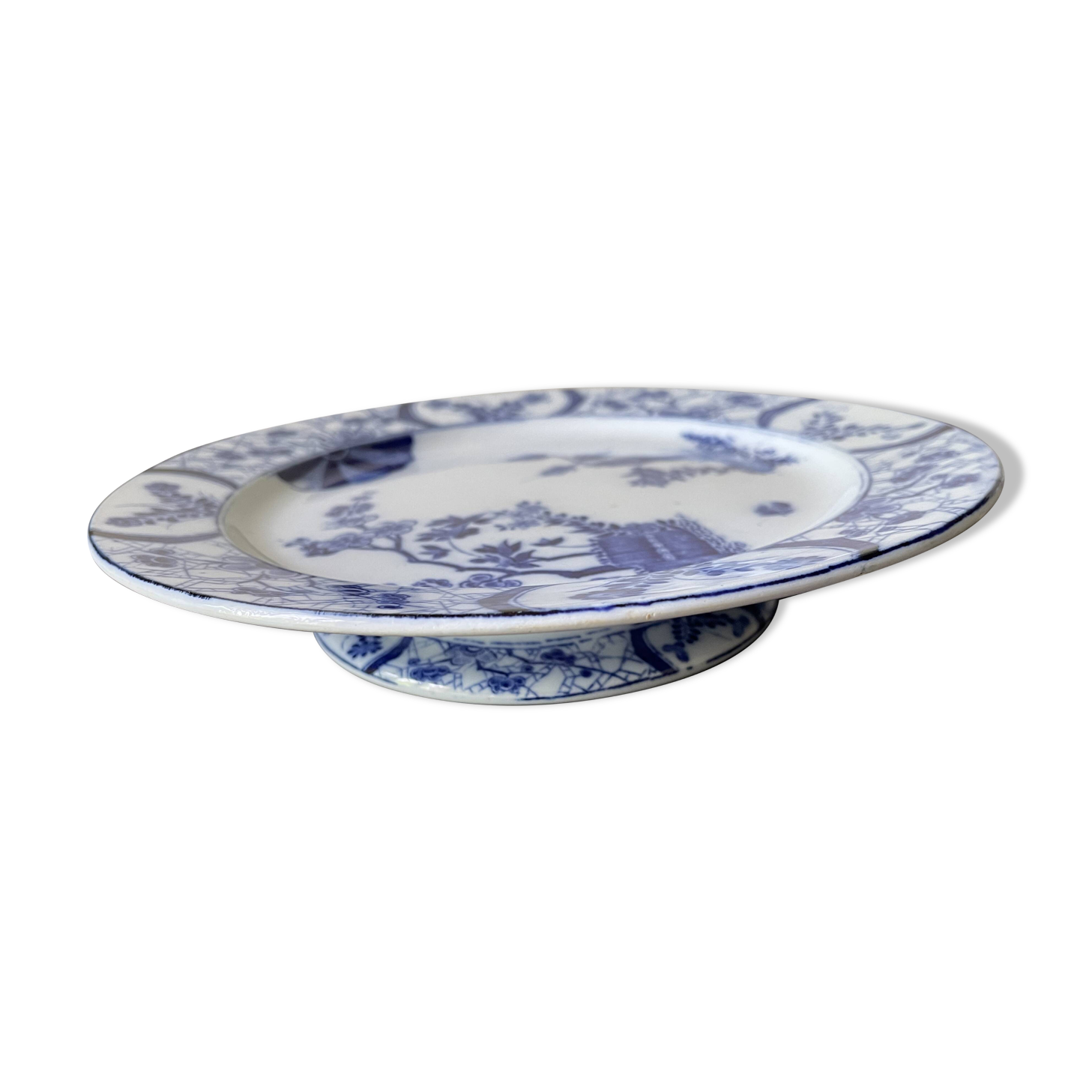 Assiette sur piédouche en faïence bleue et blanche Creil & Montereau, service "Japon", XIXème siècle