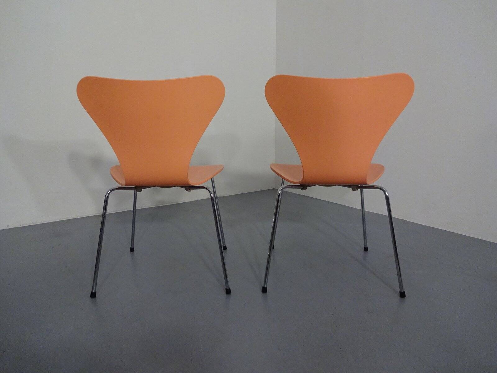 Danish 3107 Chairs by Arne Jacobsen for Fritz Hansen, 1994, Set of 2