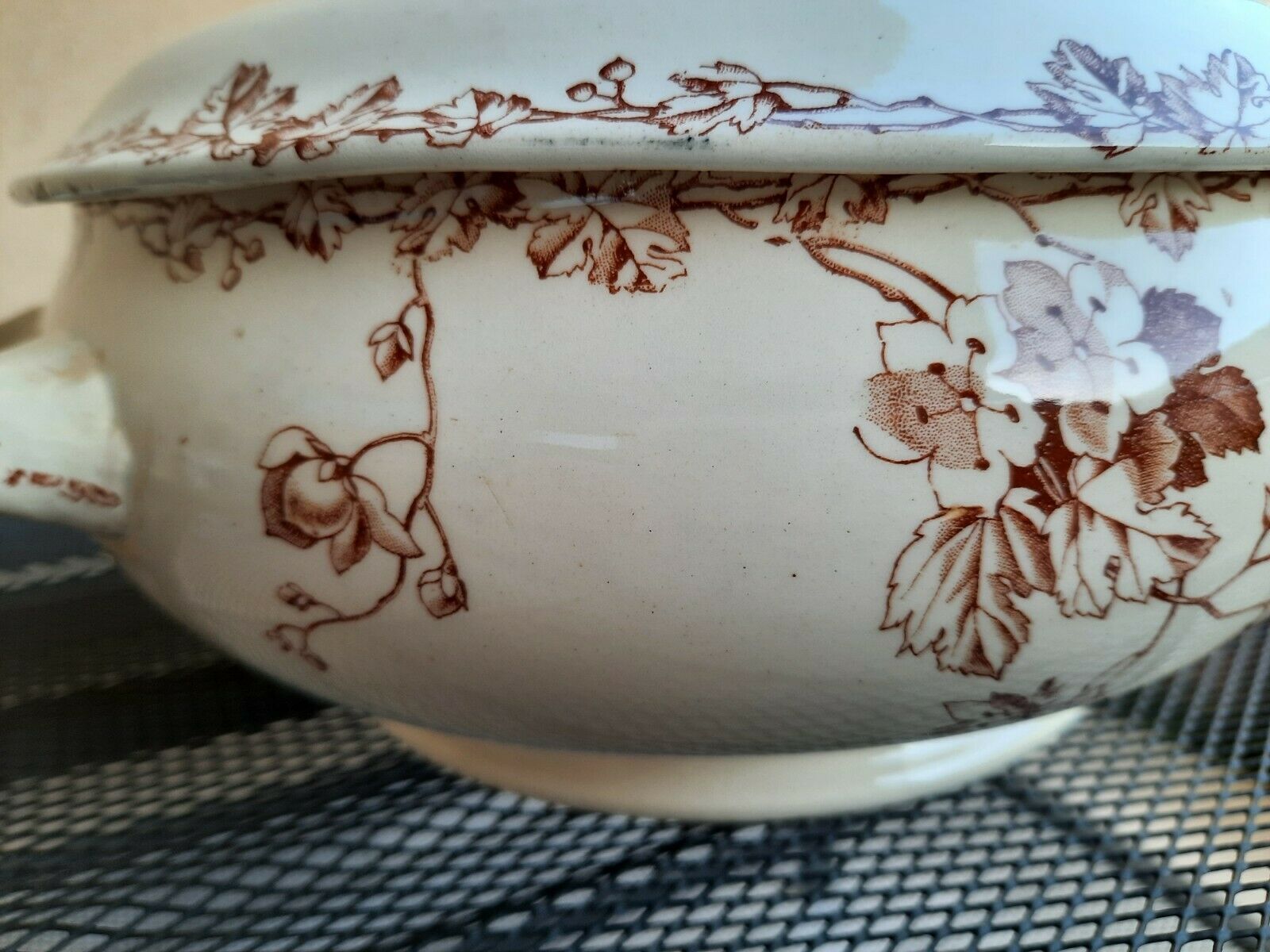 Soupière Terre de Fer model Spring