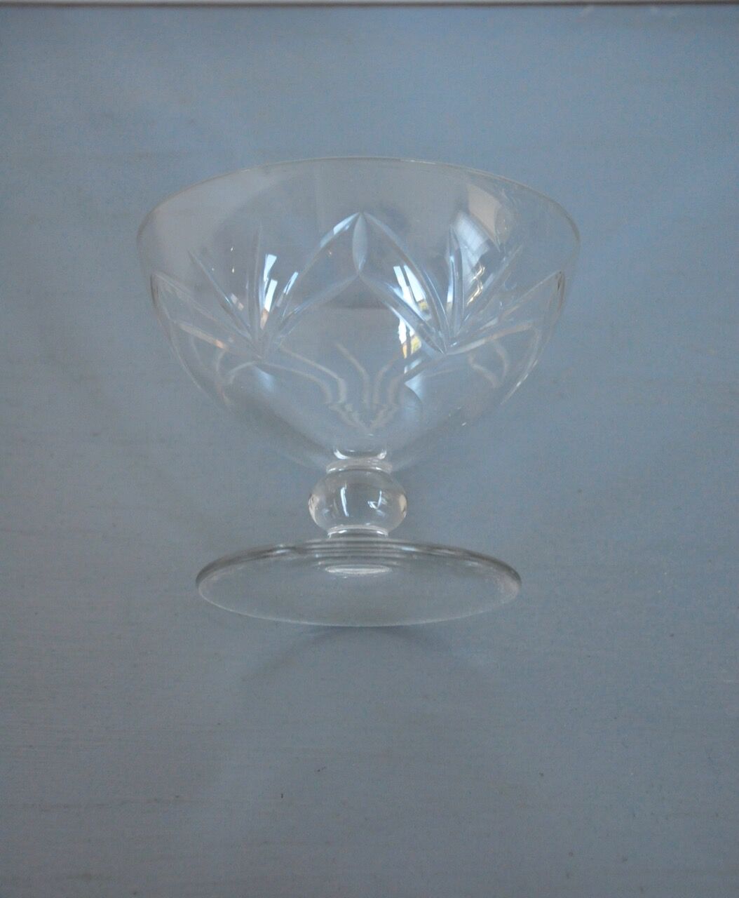 8 cups champagne service