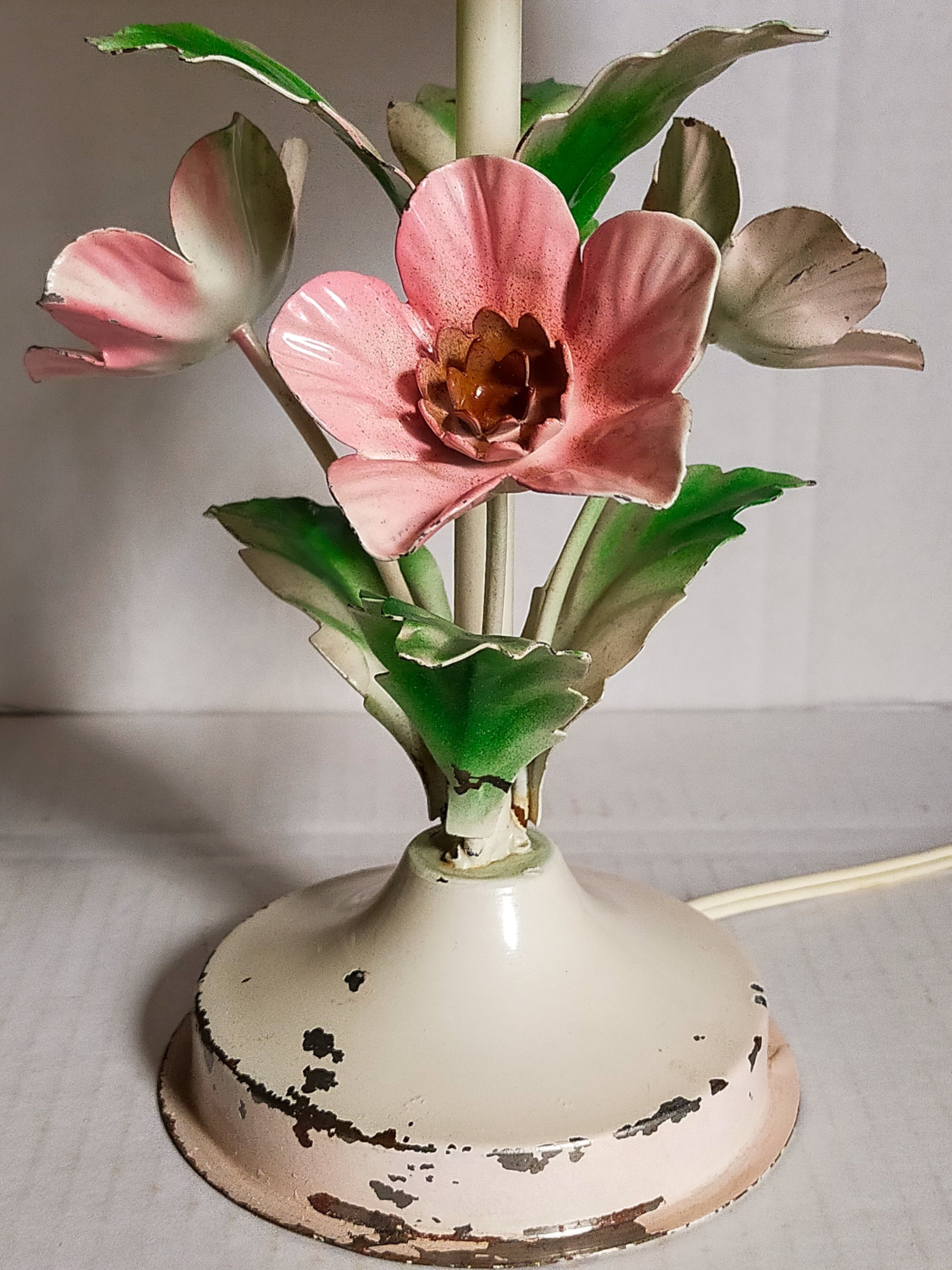 Bouquet lamp to table in vintage painted sheet vinyl lampshade
