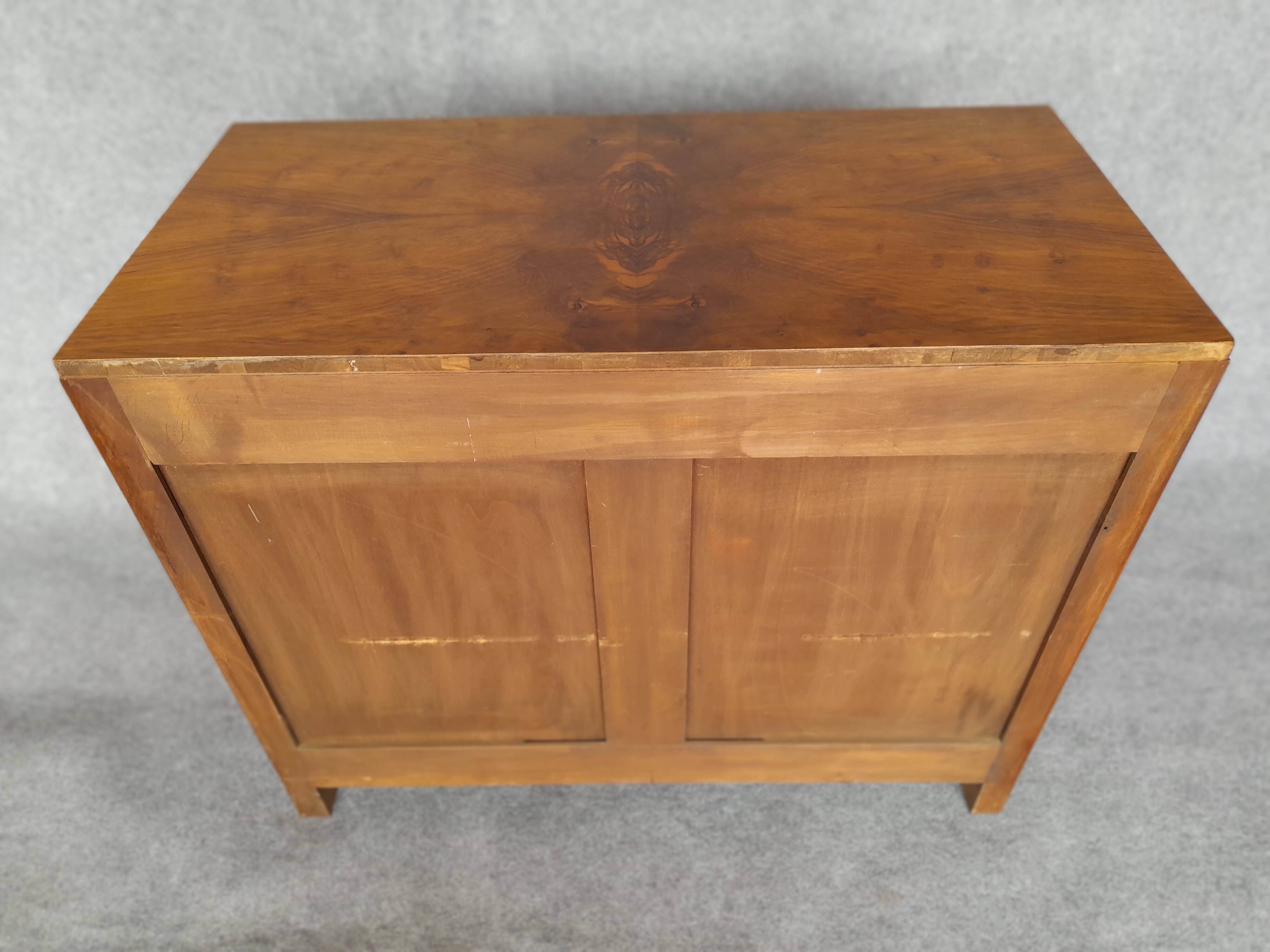 Commode en noyer