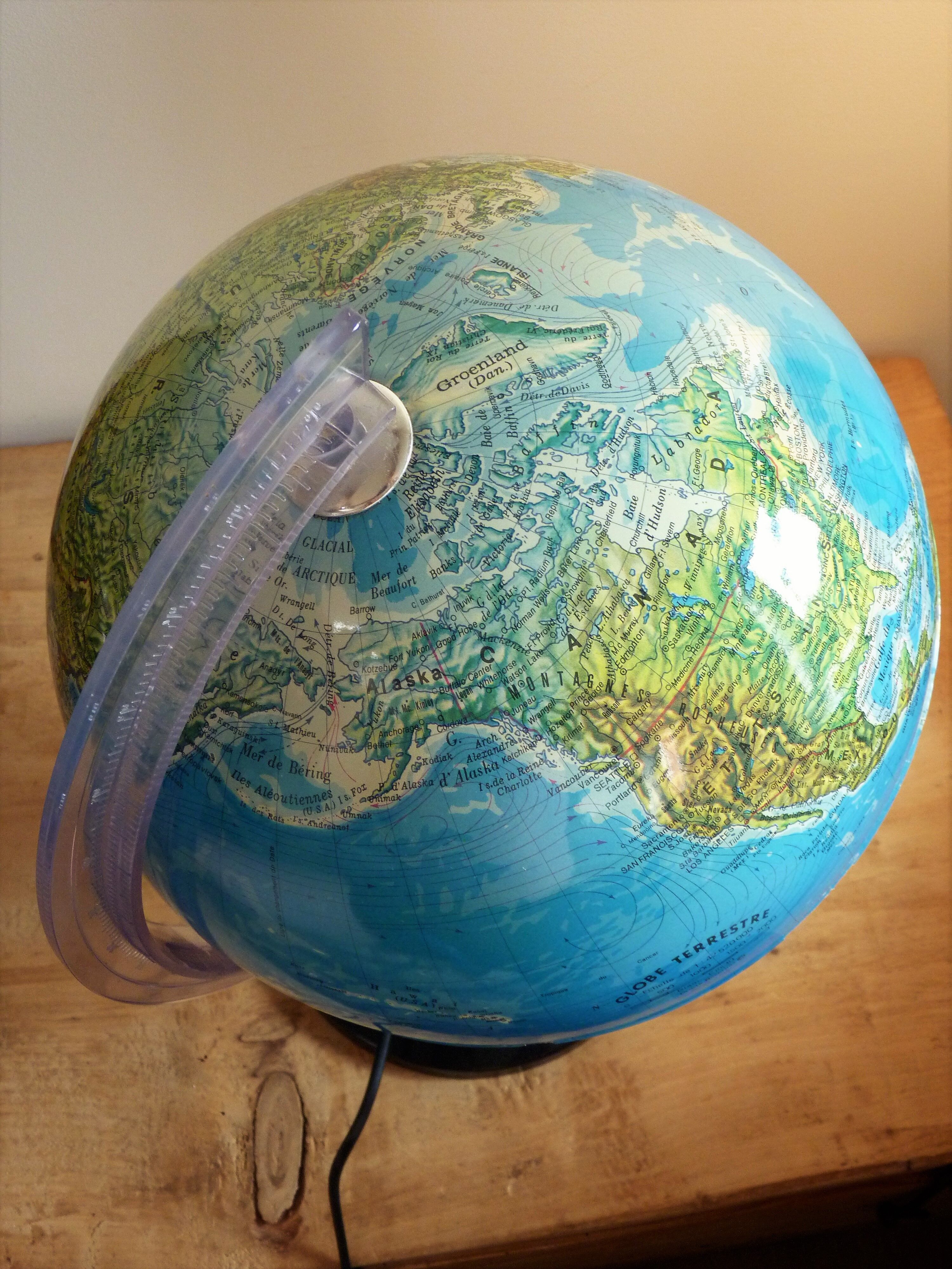 Luminous globe year 80