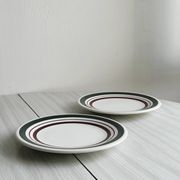 2 assiettes à dessert bande verte et bordeaux.