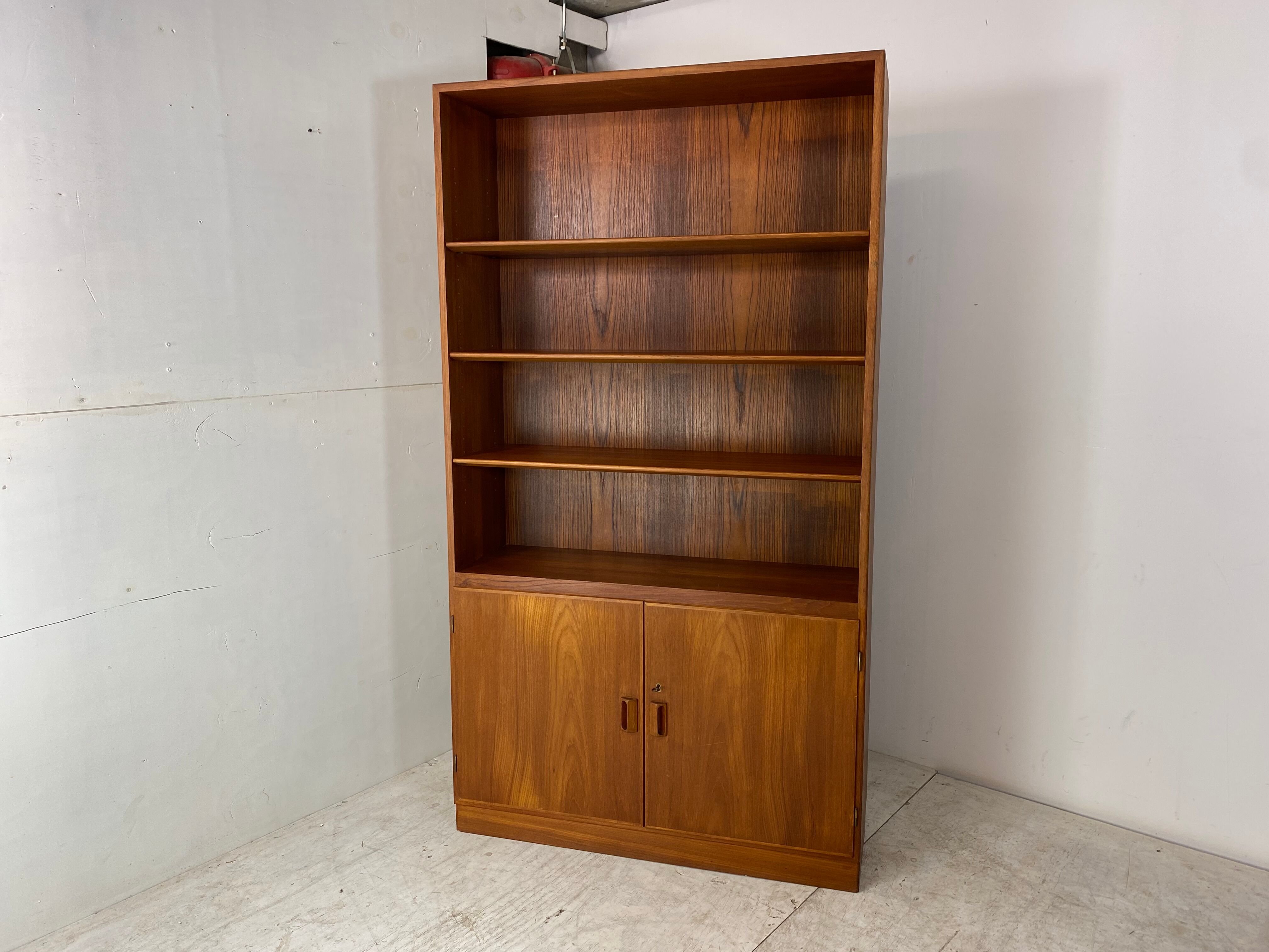 Vintage, Danish Scandinavian Design teak cabinet bookcase by Borge Mogensen for Soborg, 1960s