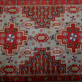 Tapis à franges caucasien du XXe siècle