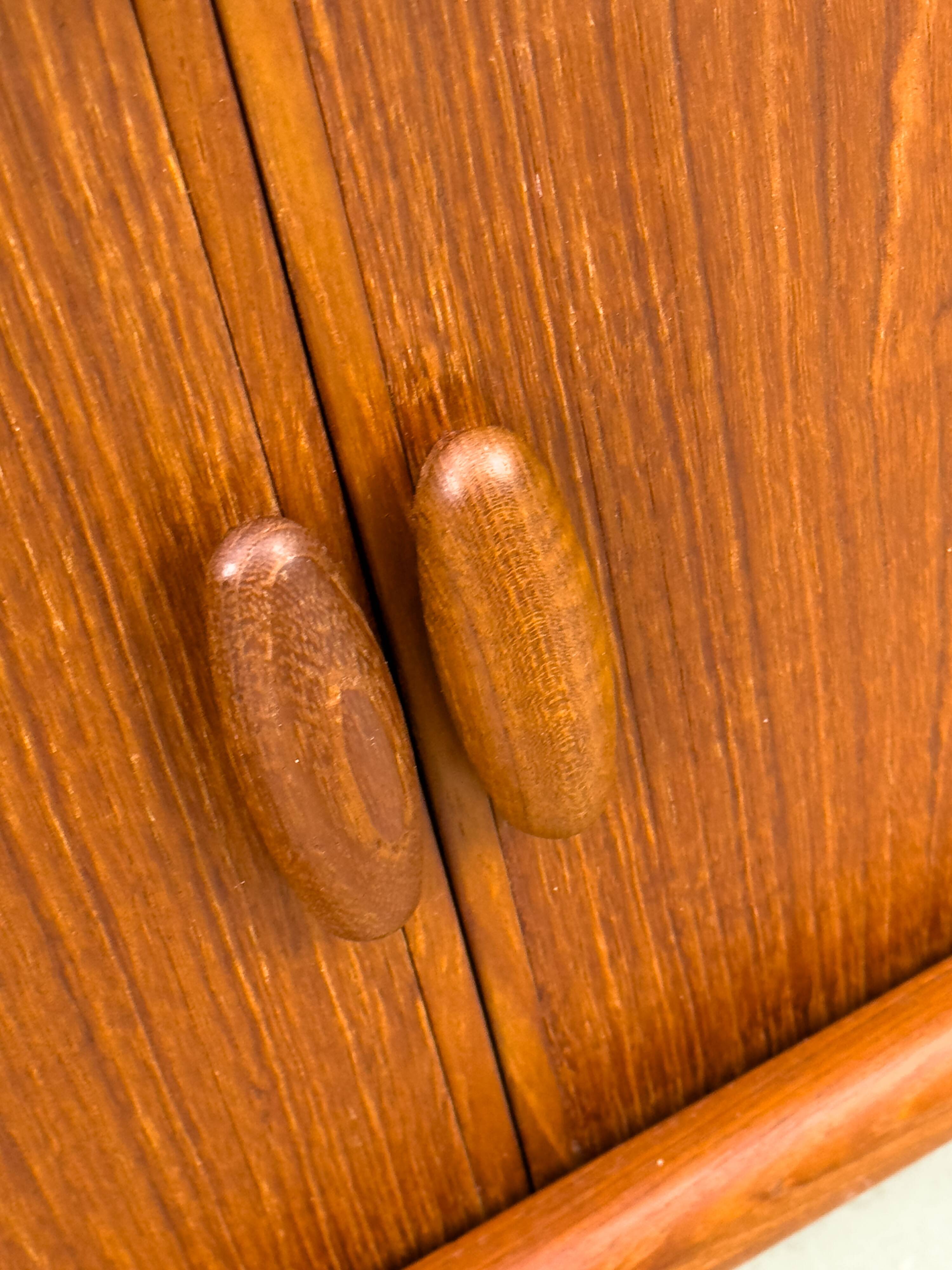 Buffet Hi-Fi danois en teck avec portes à tambour de Dyrlund, années 1970