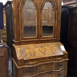 Important secretary desk in Venetian style, Louis XV, made of marquetry walnut.