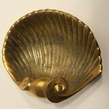 Empty gilded bronze pocket in the shape of a shell