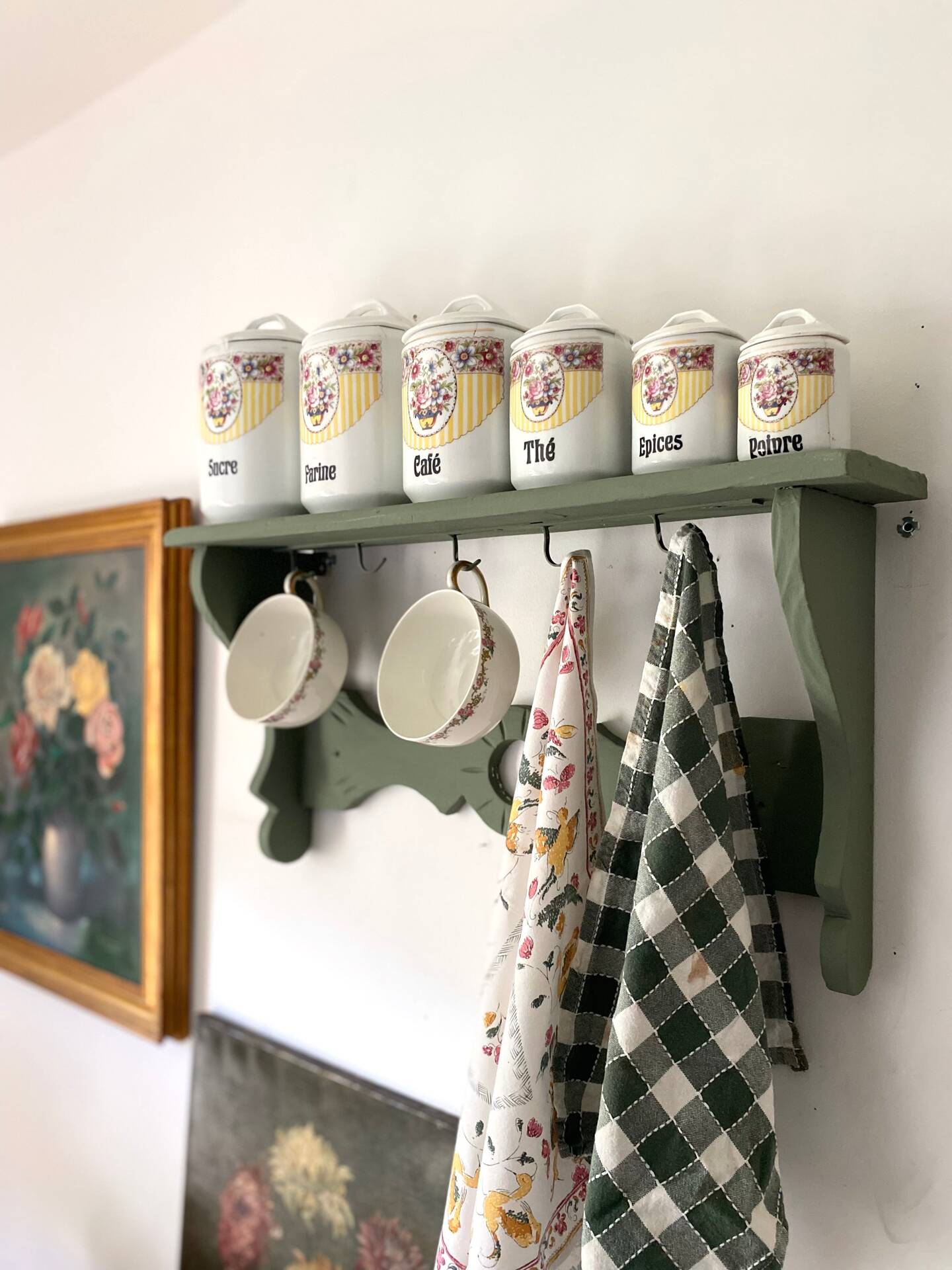 Vintage wall kitchen shelf
