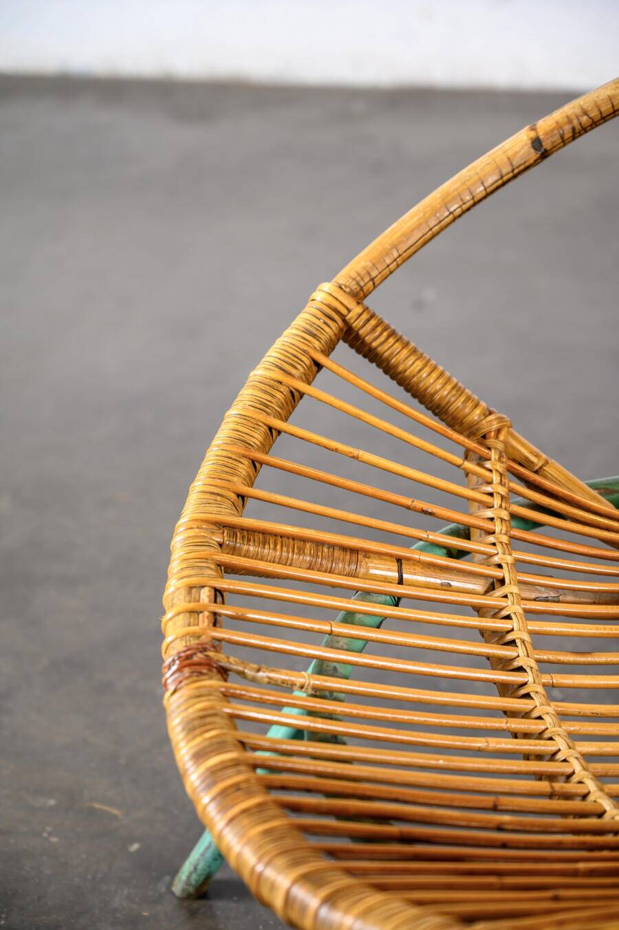 Fauteuil en rotin pieds métal vert
