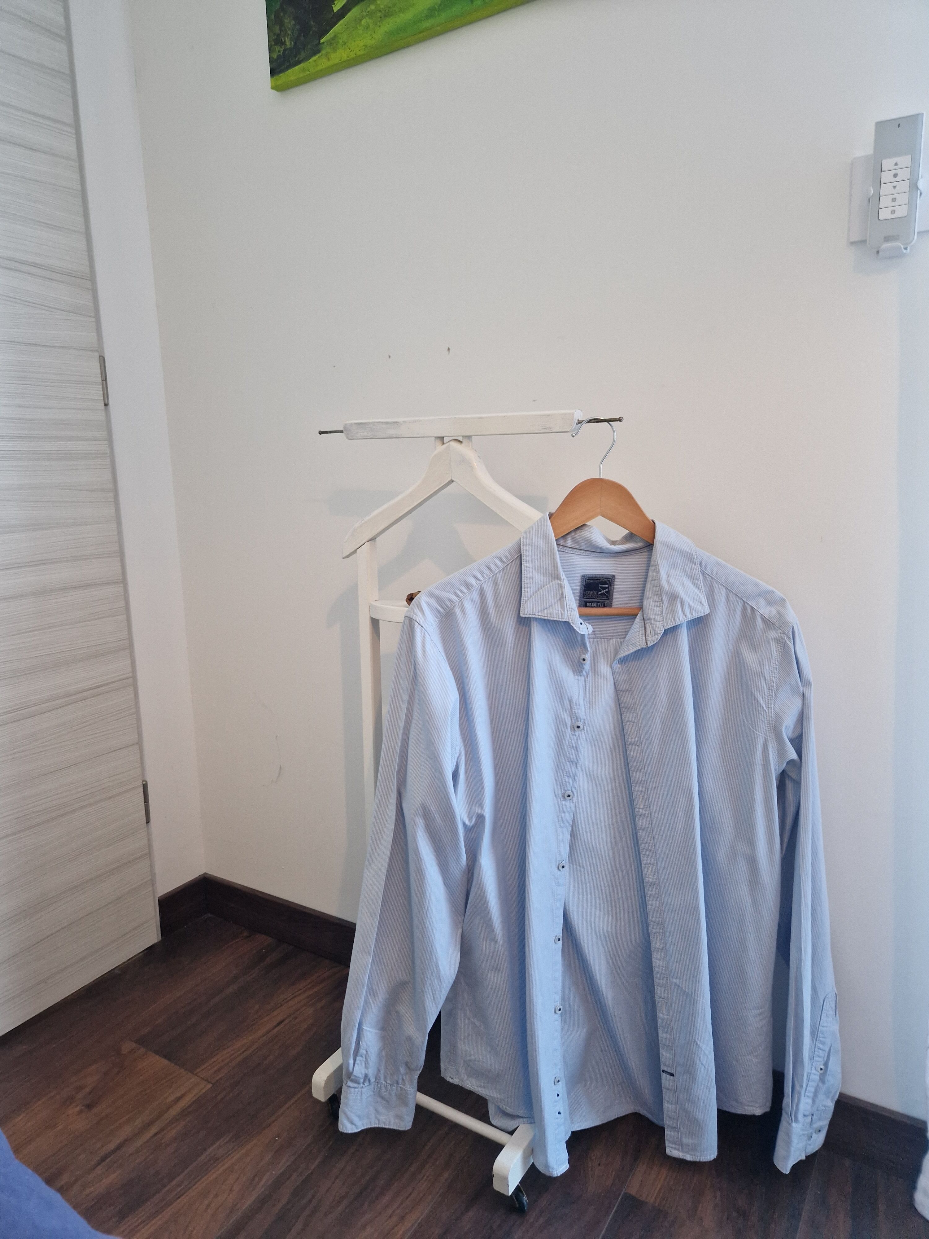 Shabby chic wooden valet