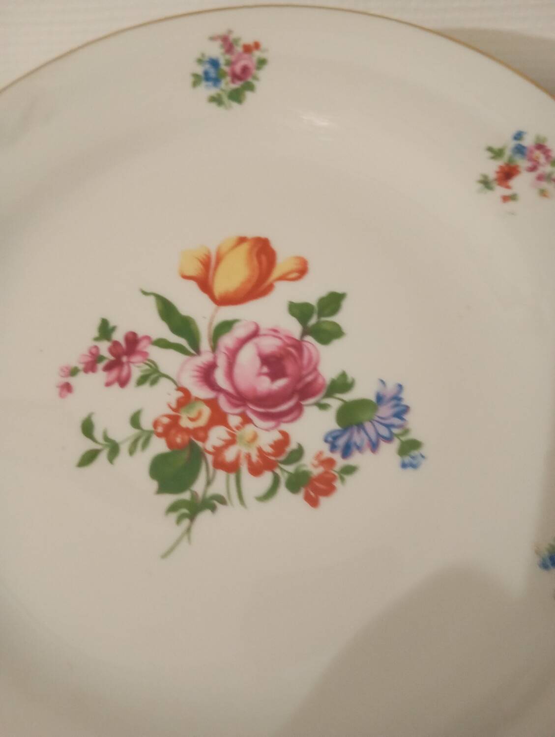 Set of 6 dinner plates and 6 dessert plates.