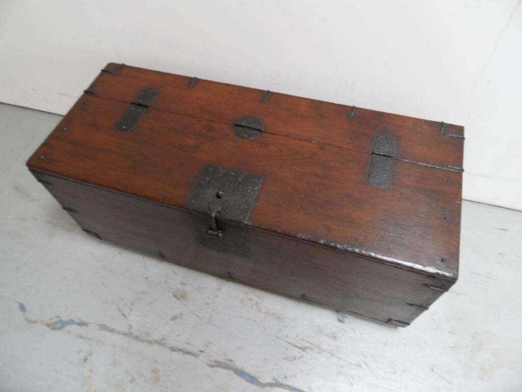 Coffre de voyage ancien