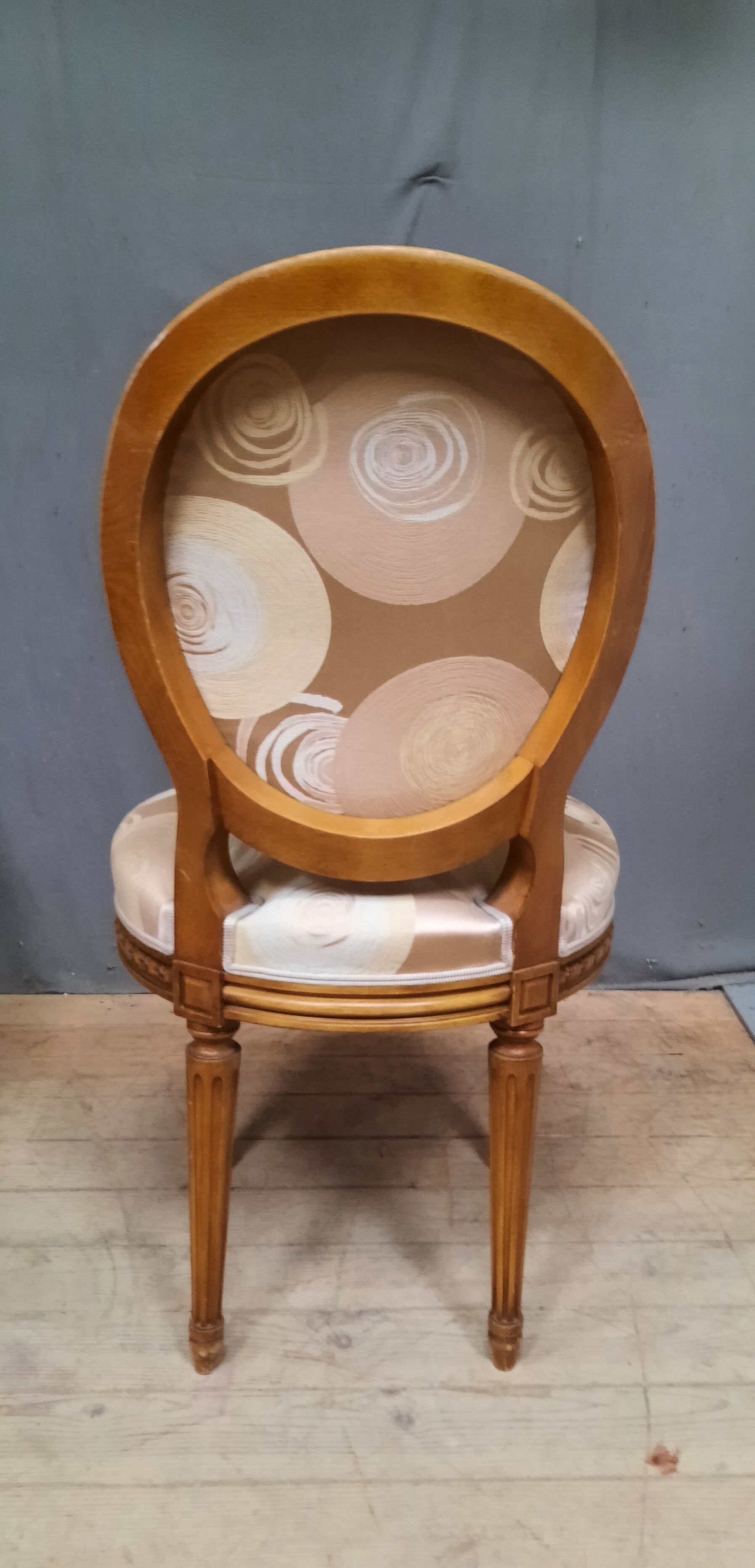 Chaise de style Louis XVI
