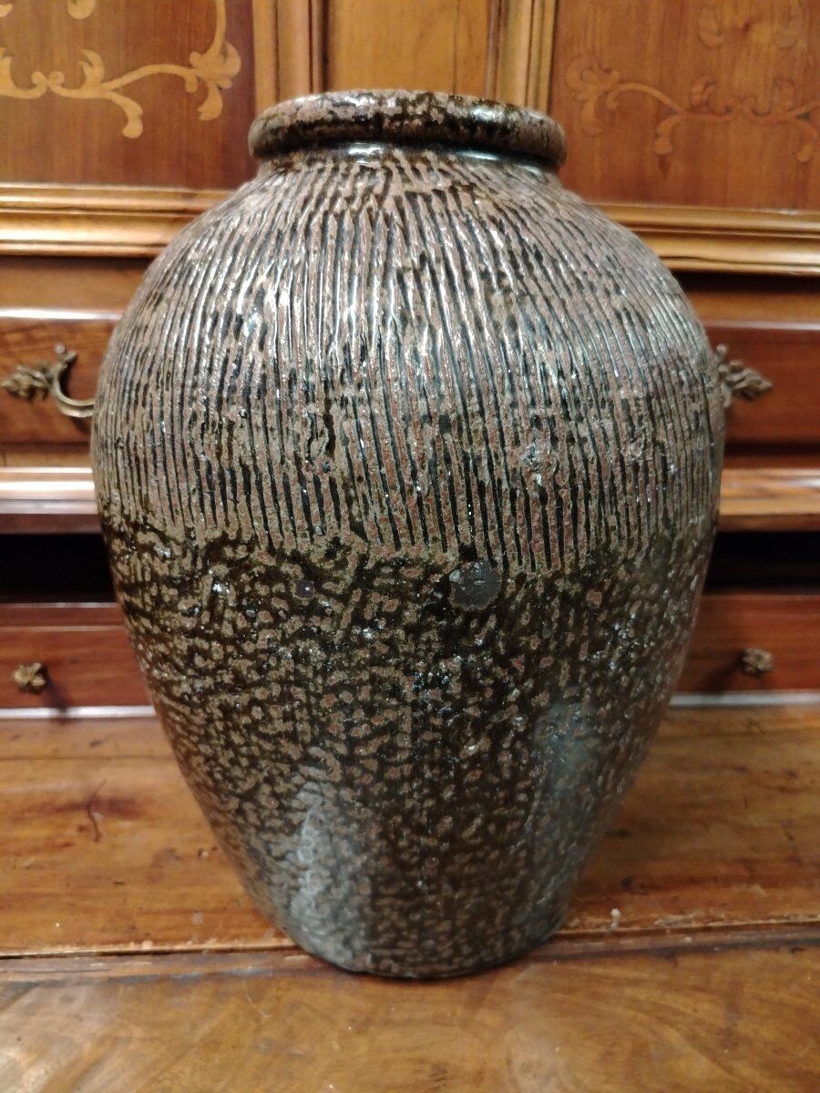Ancient wine jar in enamelled stoneware, China, 19th century.