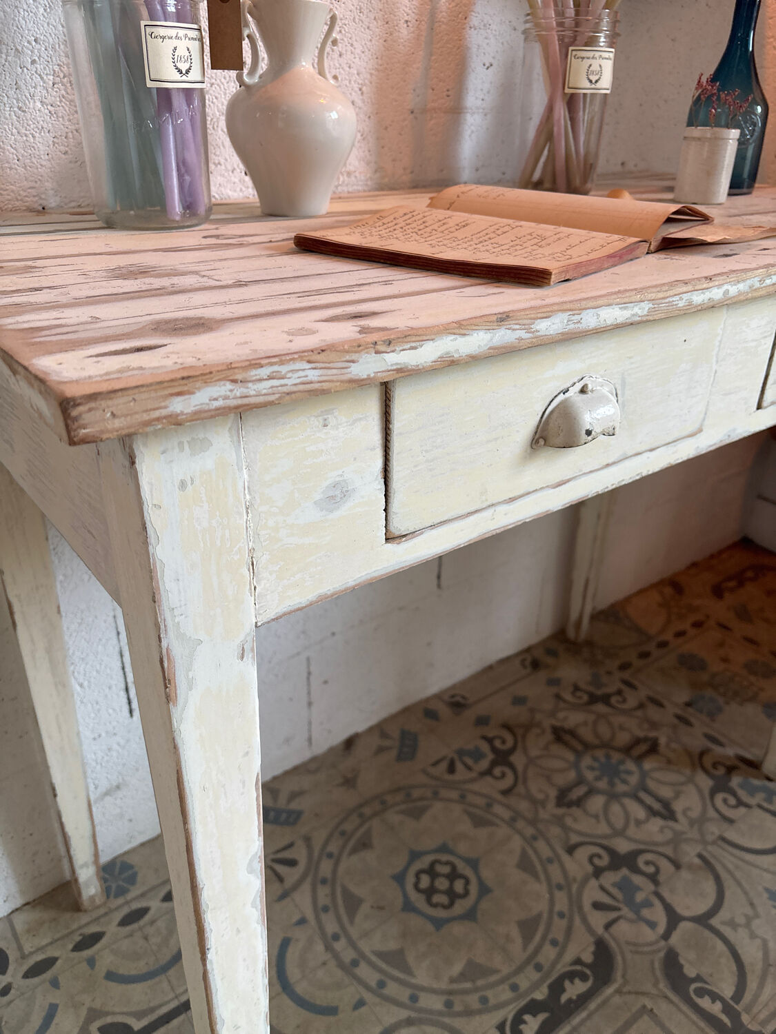 Small country table with 2 drawers