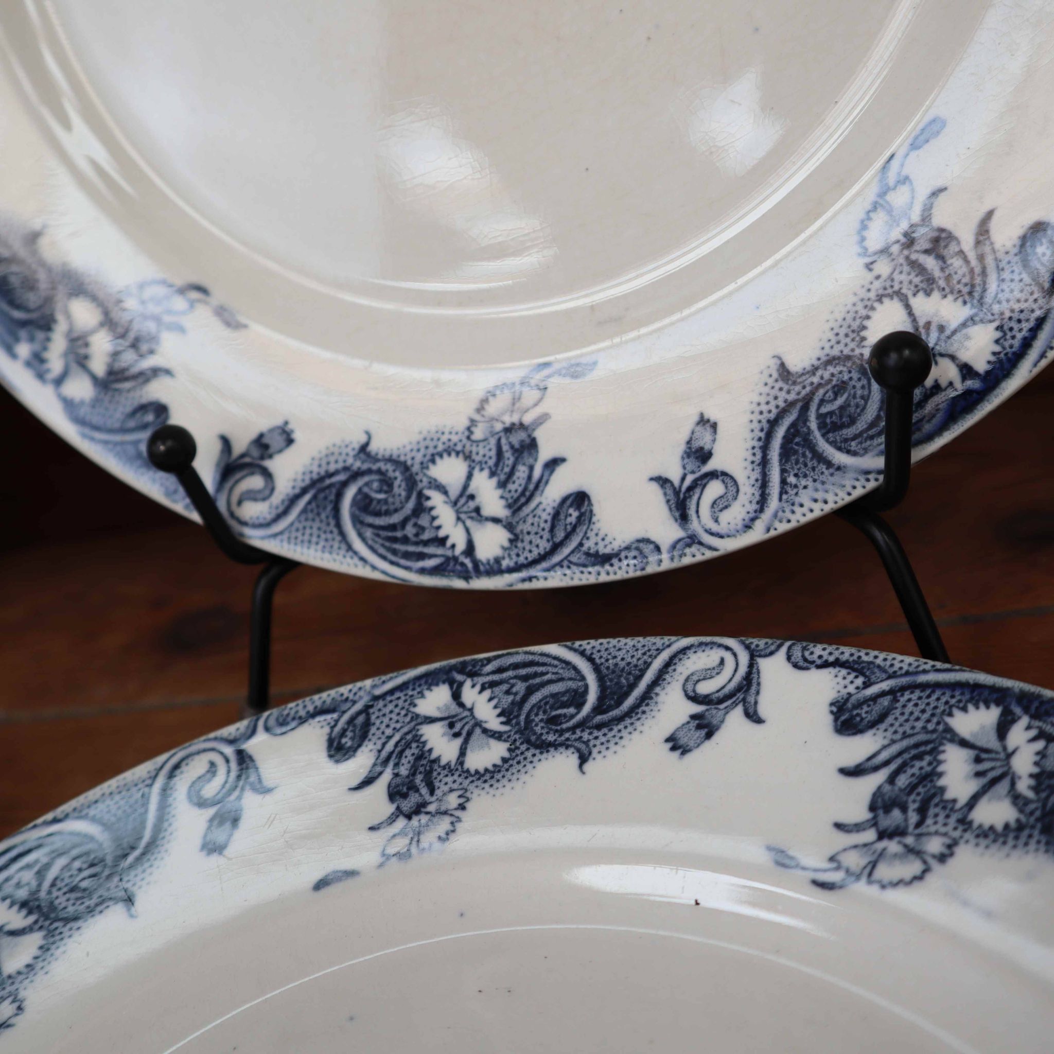 Antique earthenware dessert plates with the lions of France "Pernelle"