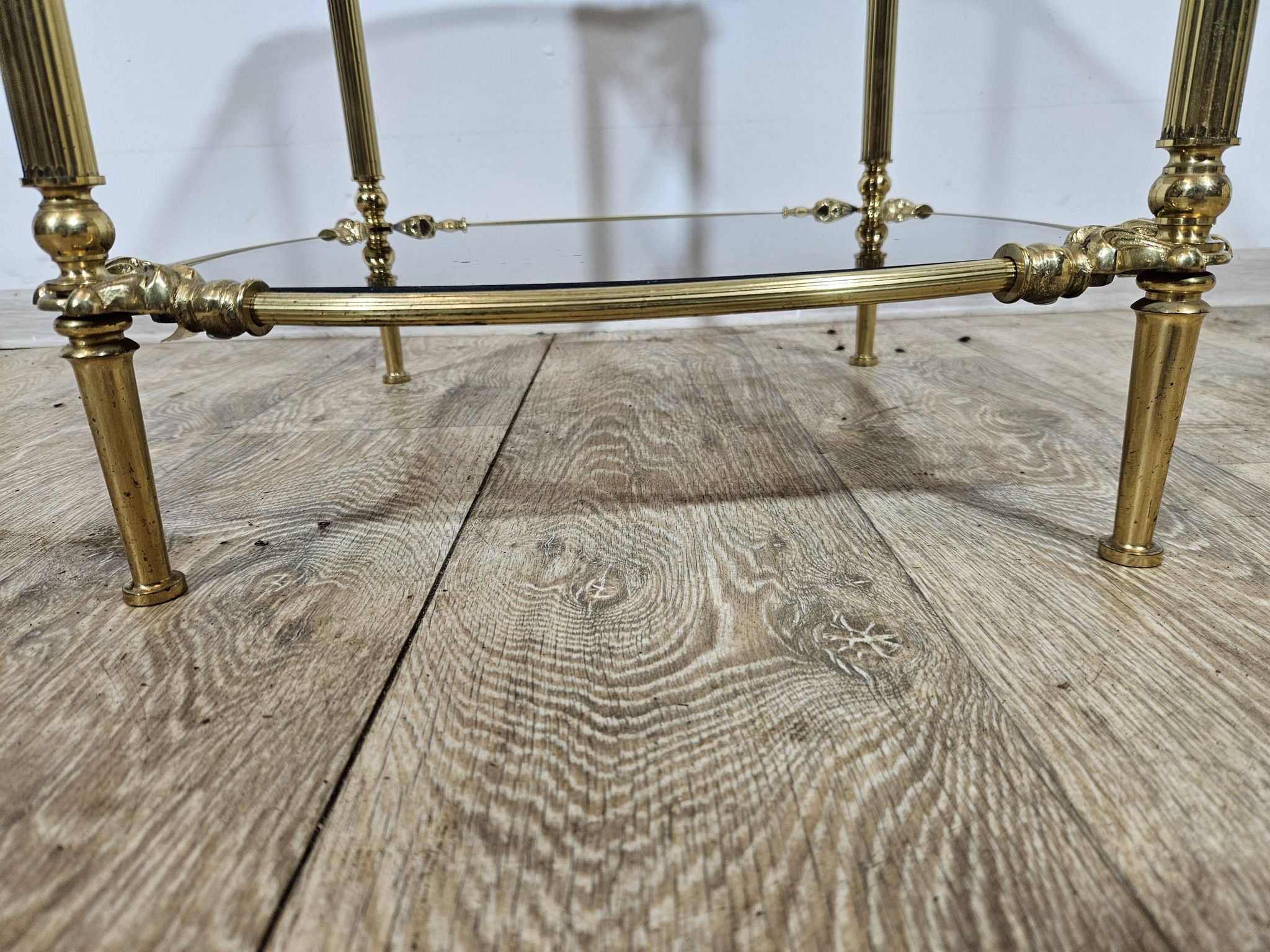 Table d'appoint en laiton, France, années 1950.