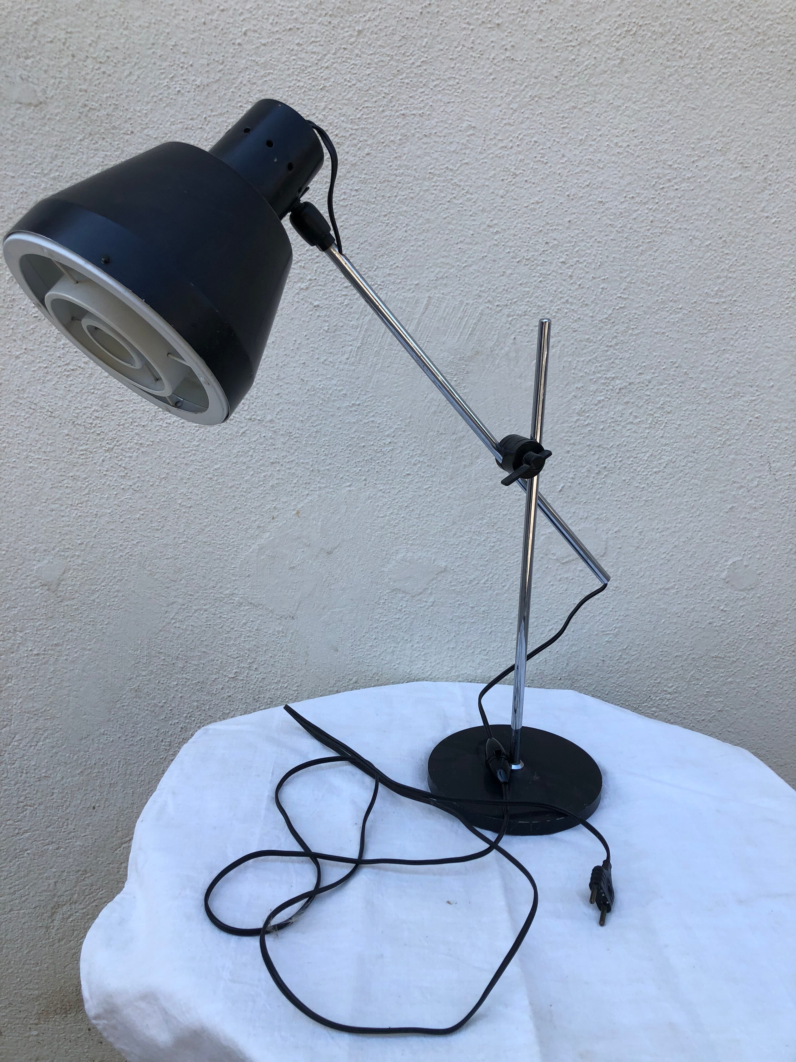 Desk lamp