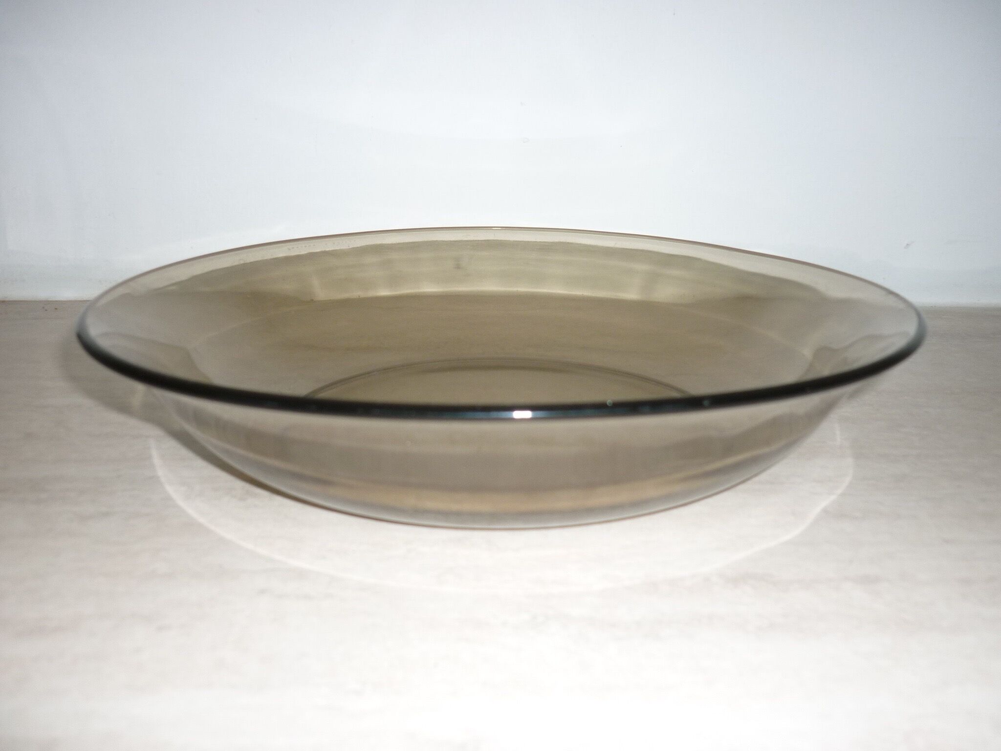 Large smoked glass dish 27.5 cm
